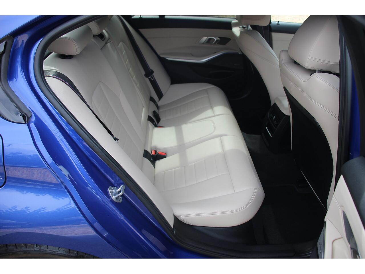 BMW 3 Series view 18