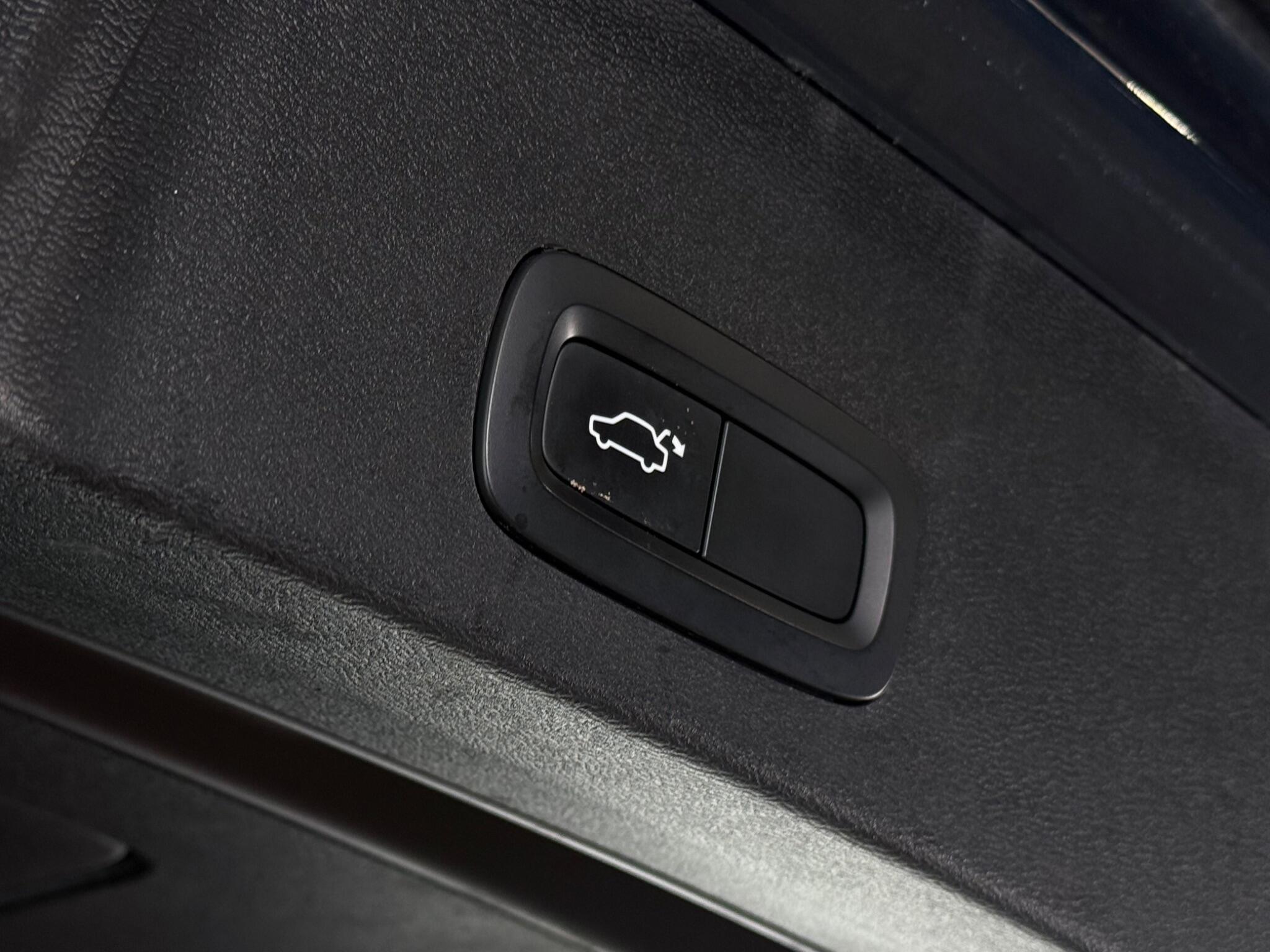 Volvo XC40 view 12