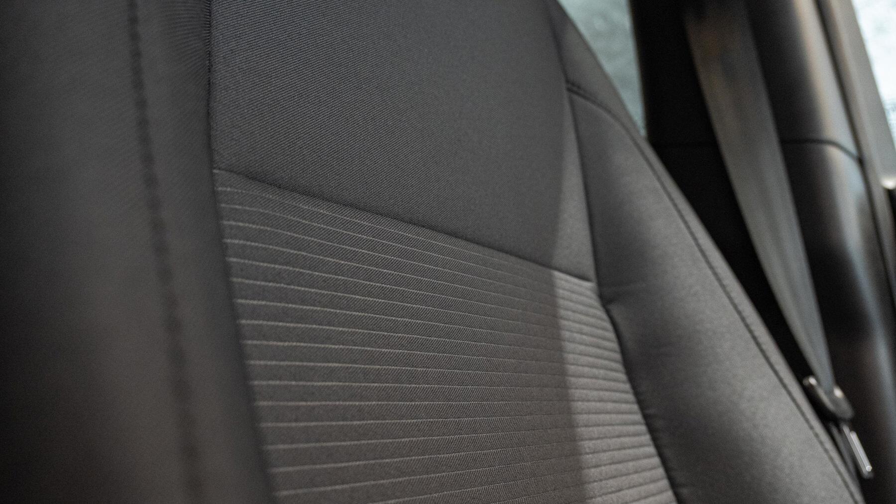 Land Rover Discovery Sport view 16