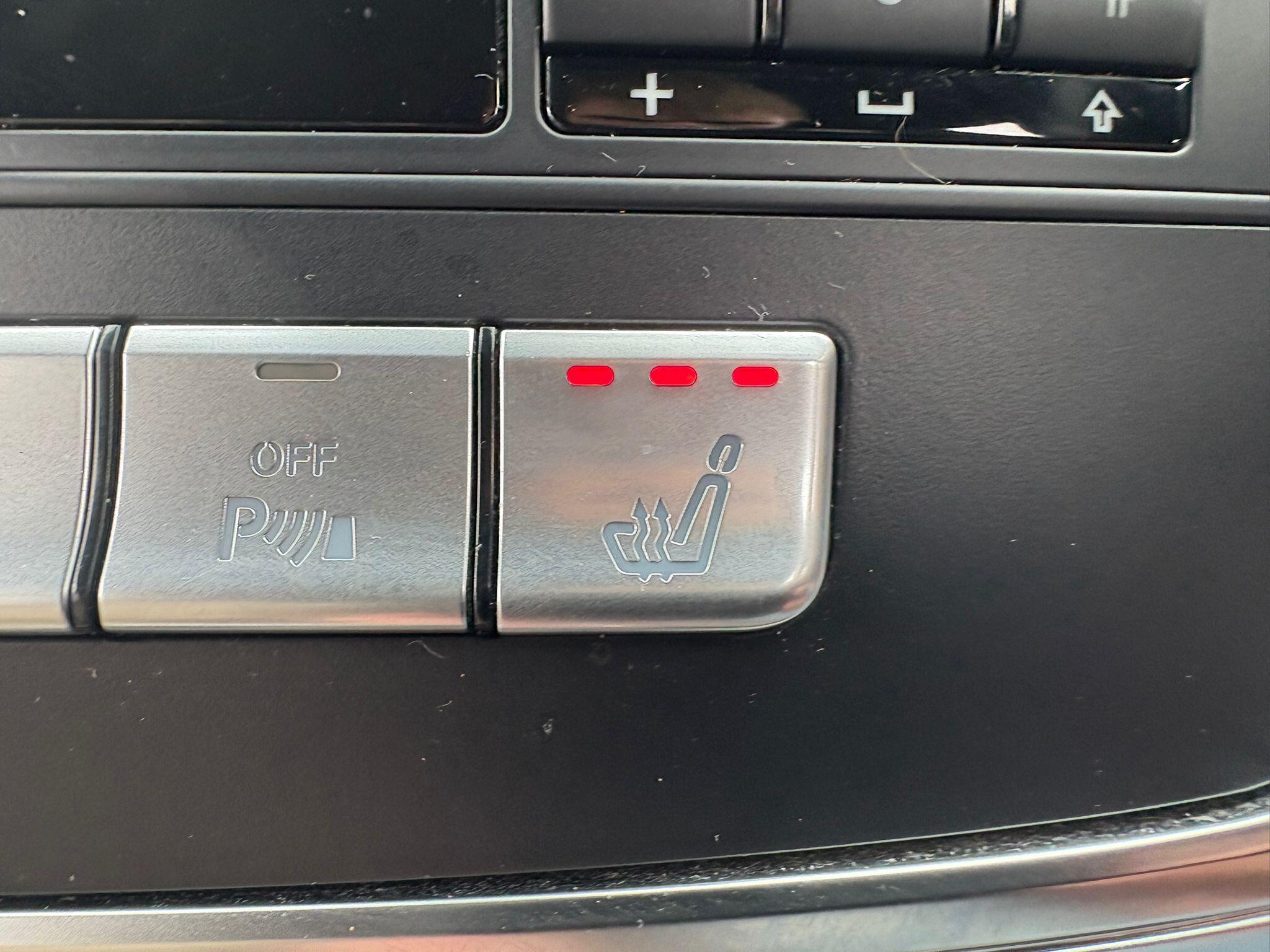 Mercedes-Benz M-Class view 23
