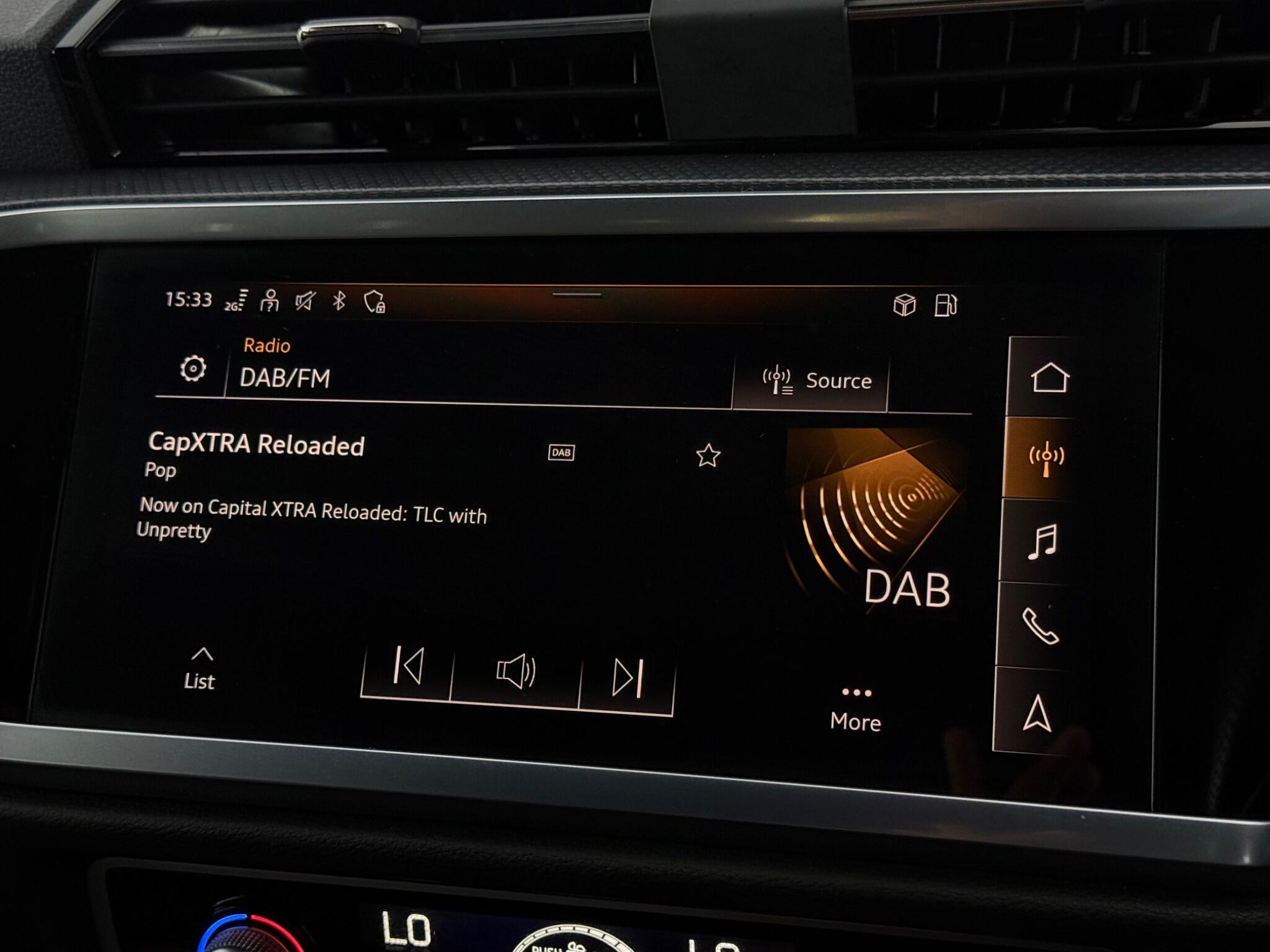 Audi Q3 view 21