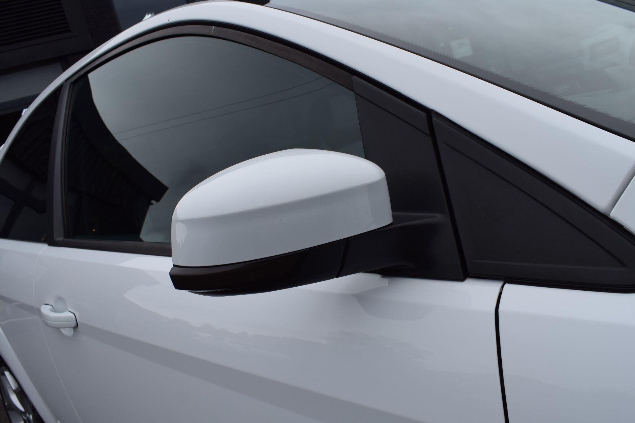Ford Focus view 32