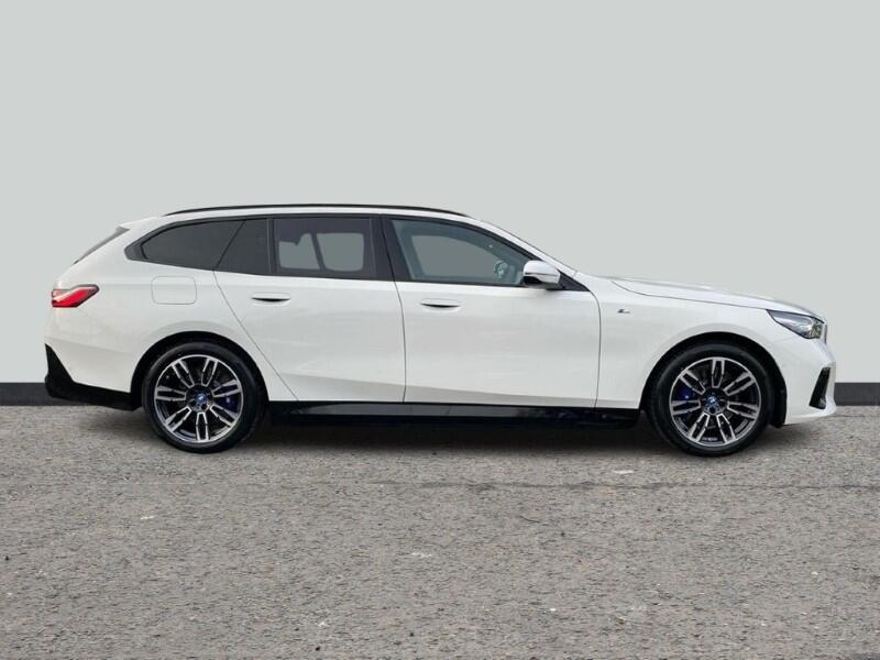 BMW 5 Series view 3