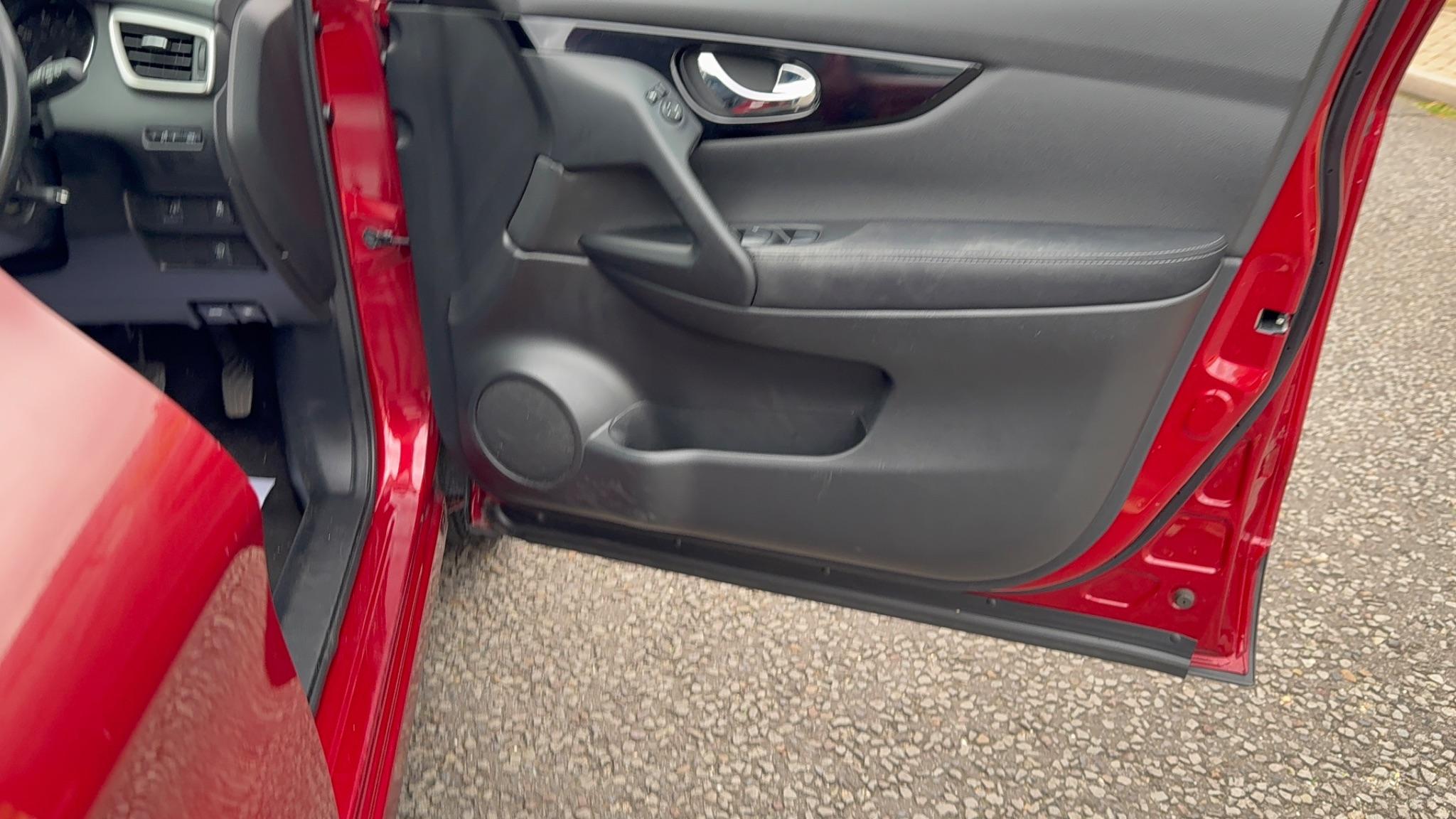 2014 Nissan Qashqai 1.5 dCi Acenta 2WD Euro 5 (s/s) 5dr • 74,950 miles image 28