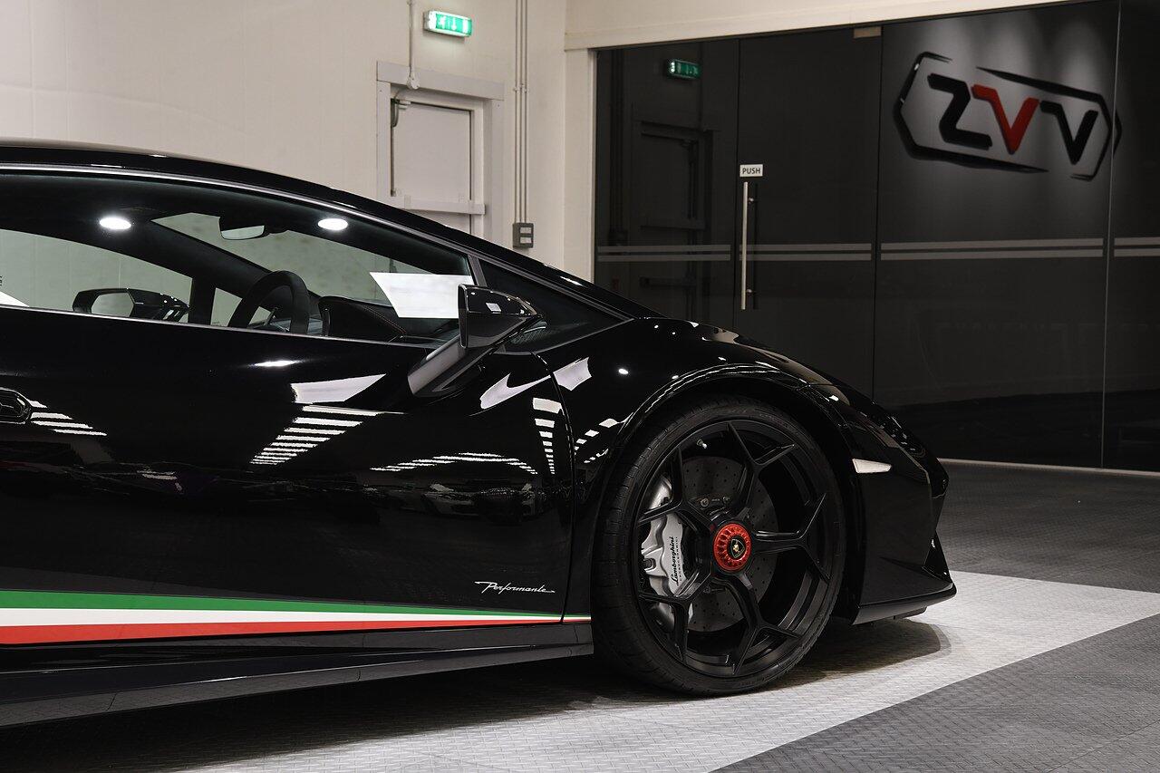 Lamborghini Huracan view 37