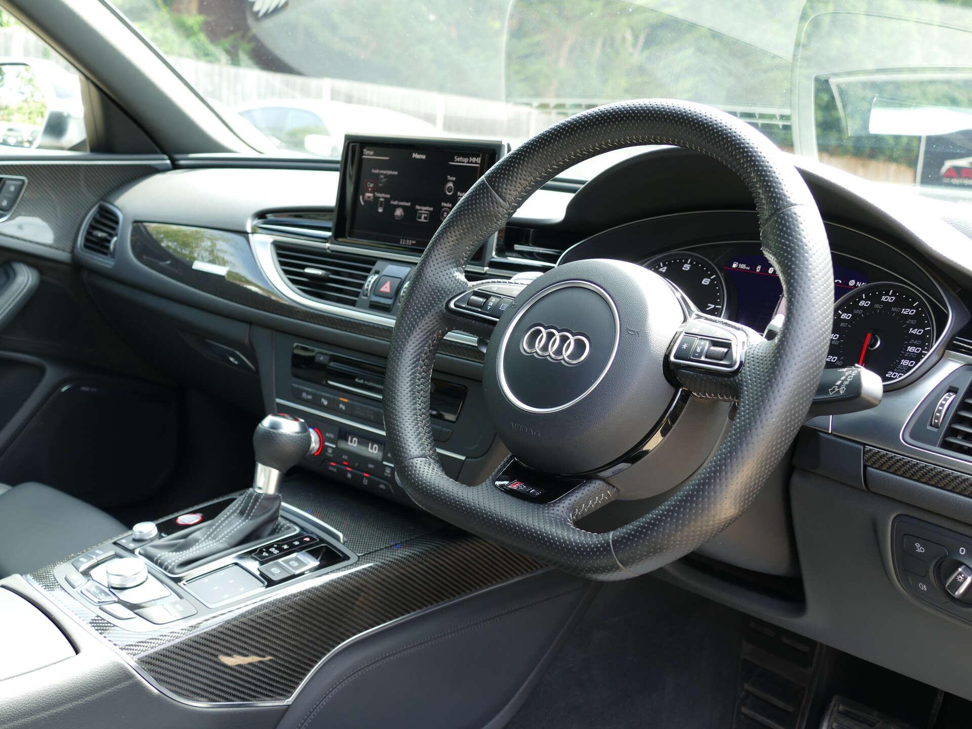 Audi RS6 Avant view 3