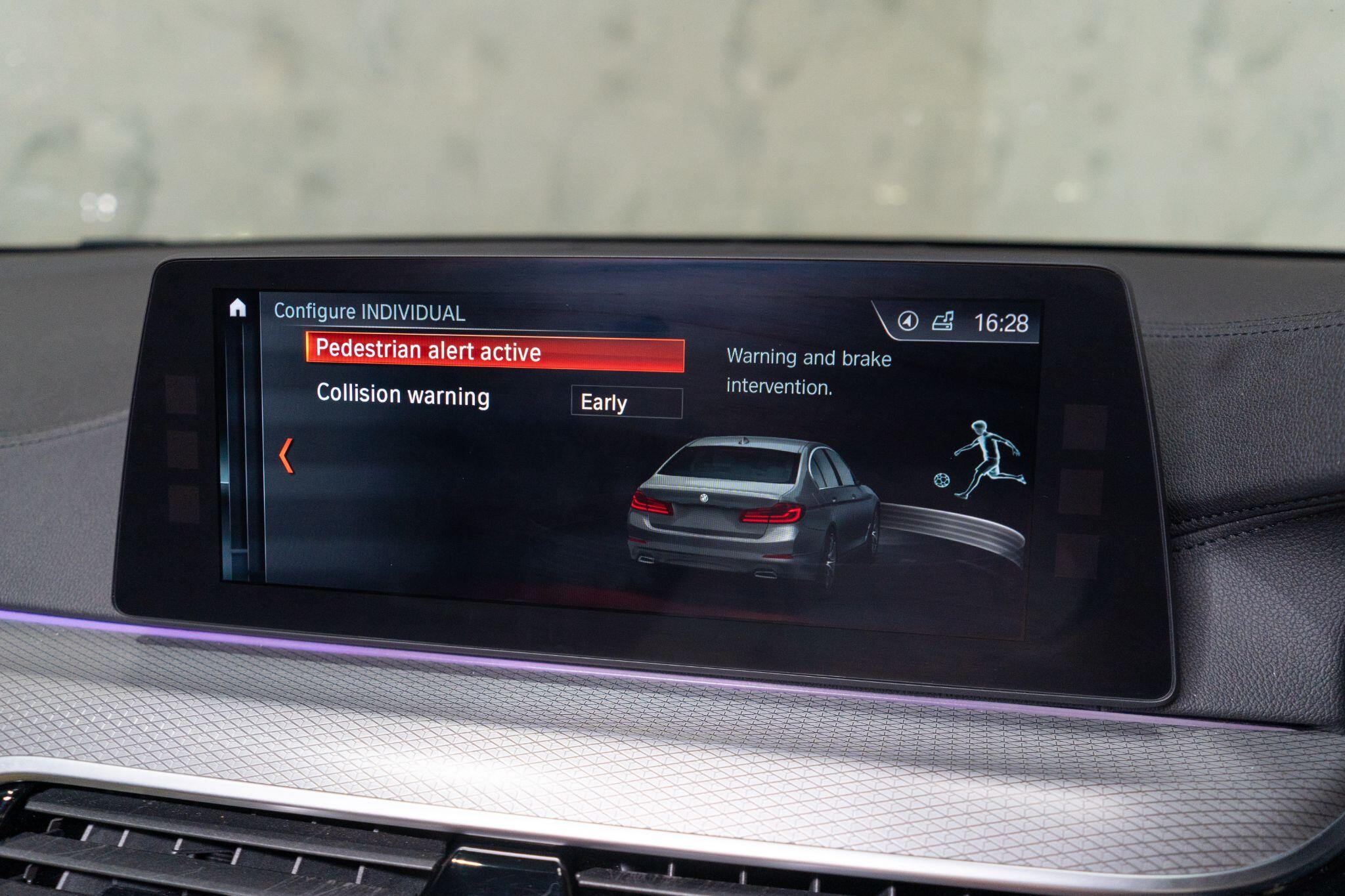 BMW 5 Series view 27