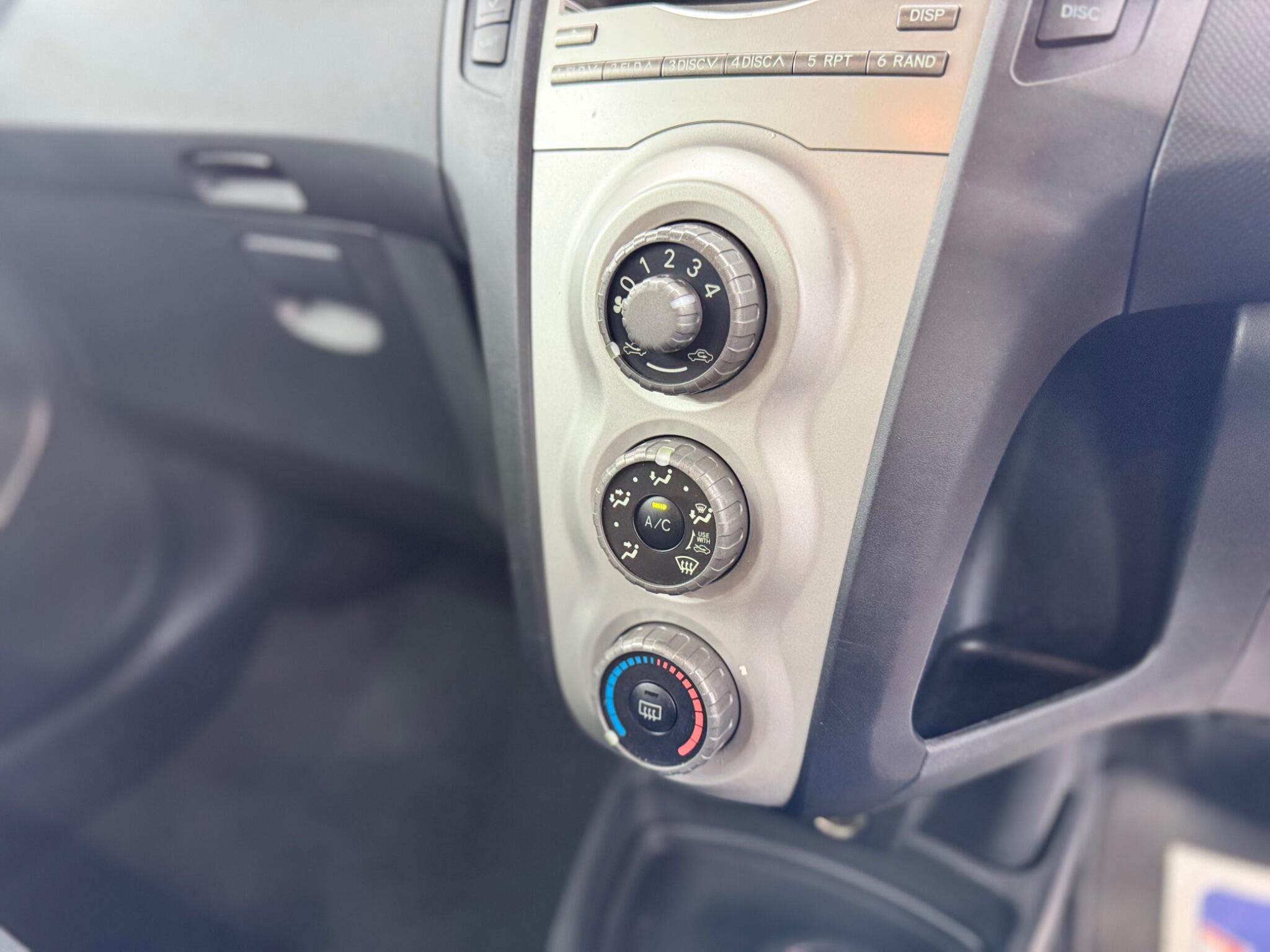 Toyota Yaris view 35
