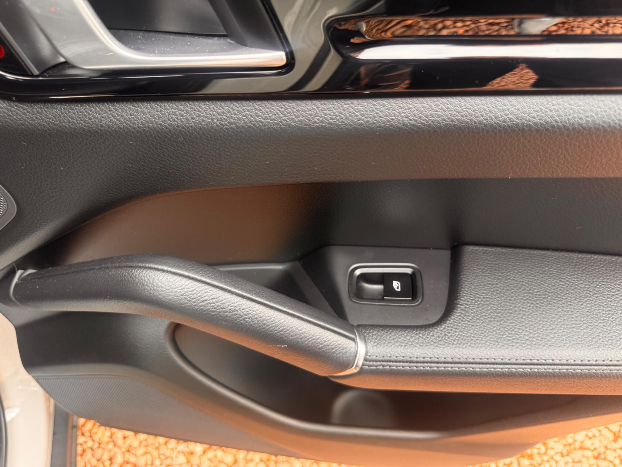 Porsche Cayenne view 33