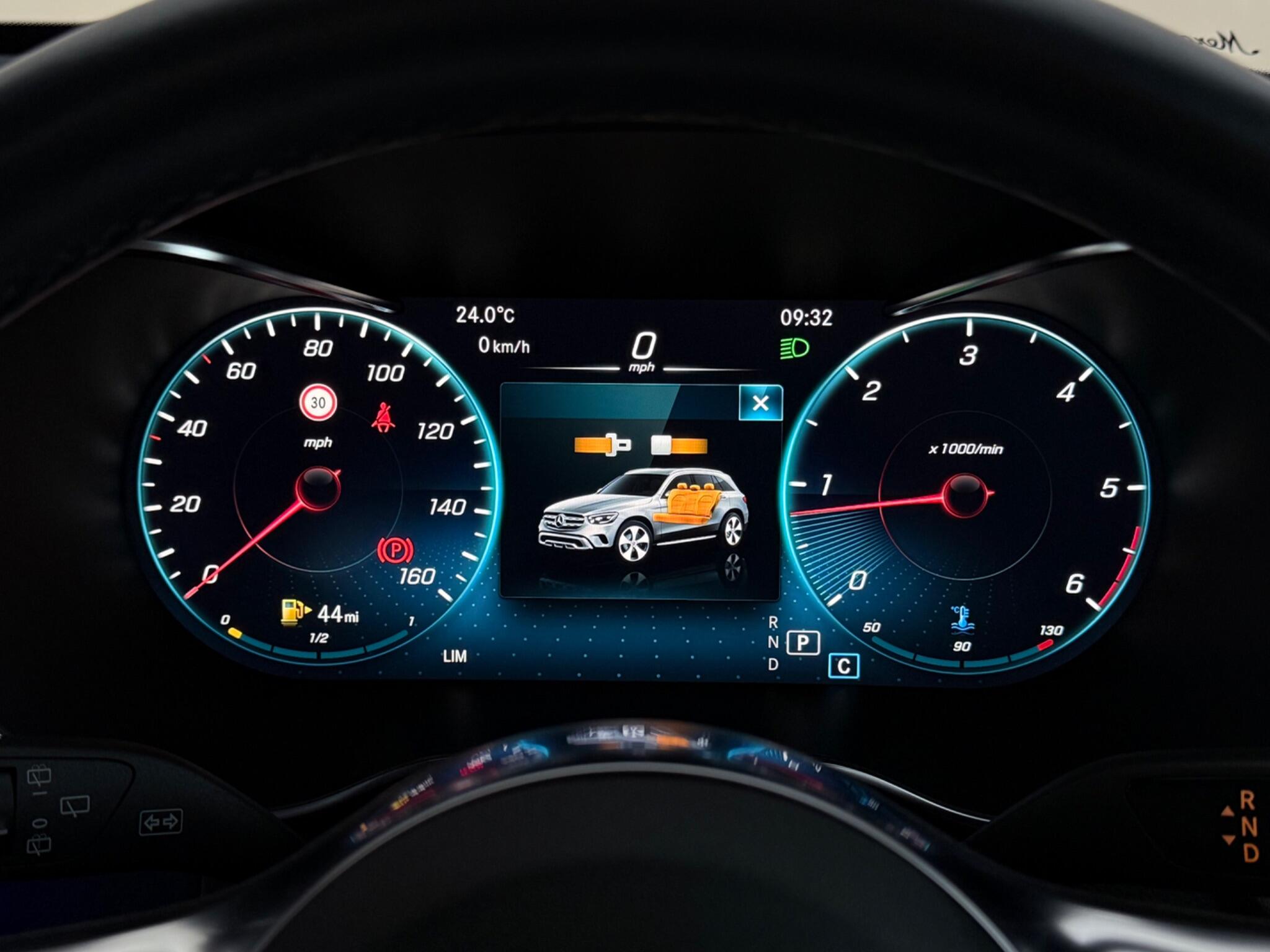 Mercedes-Benz GLC view 16