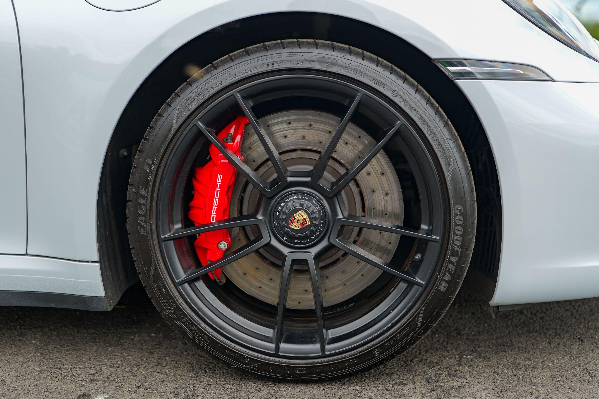 Porsche 911 view 9