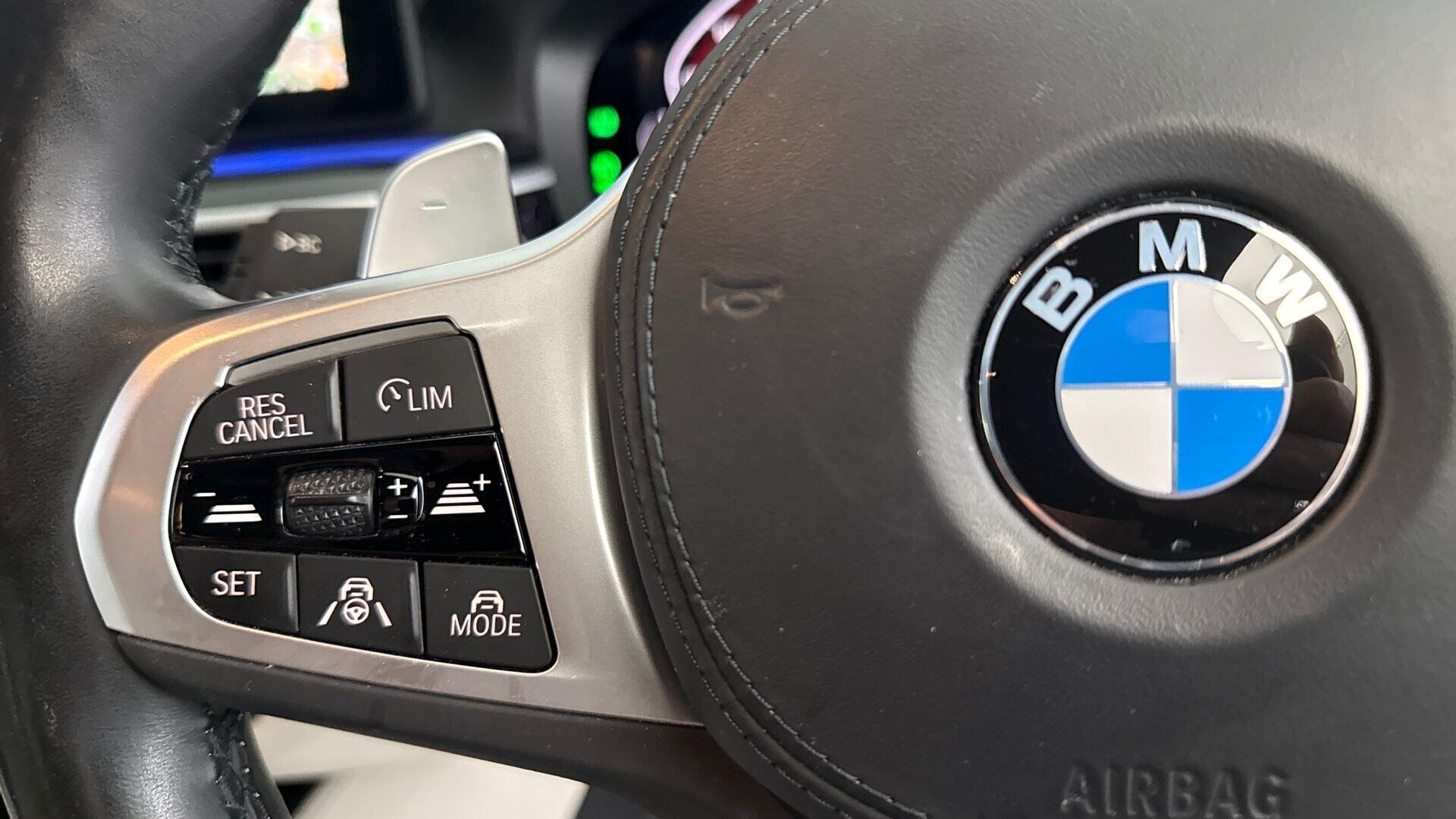 BMW 5 Series view 17