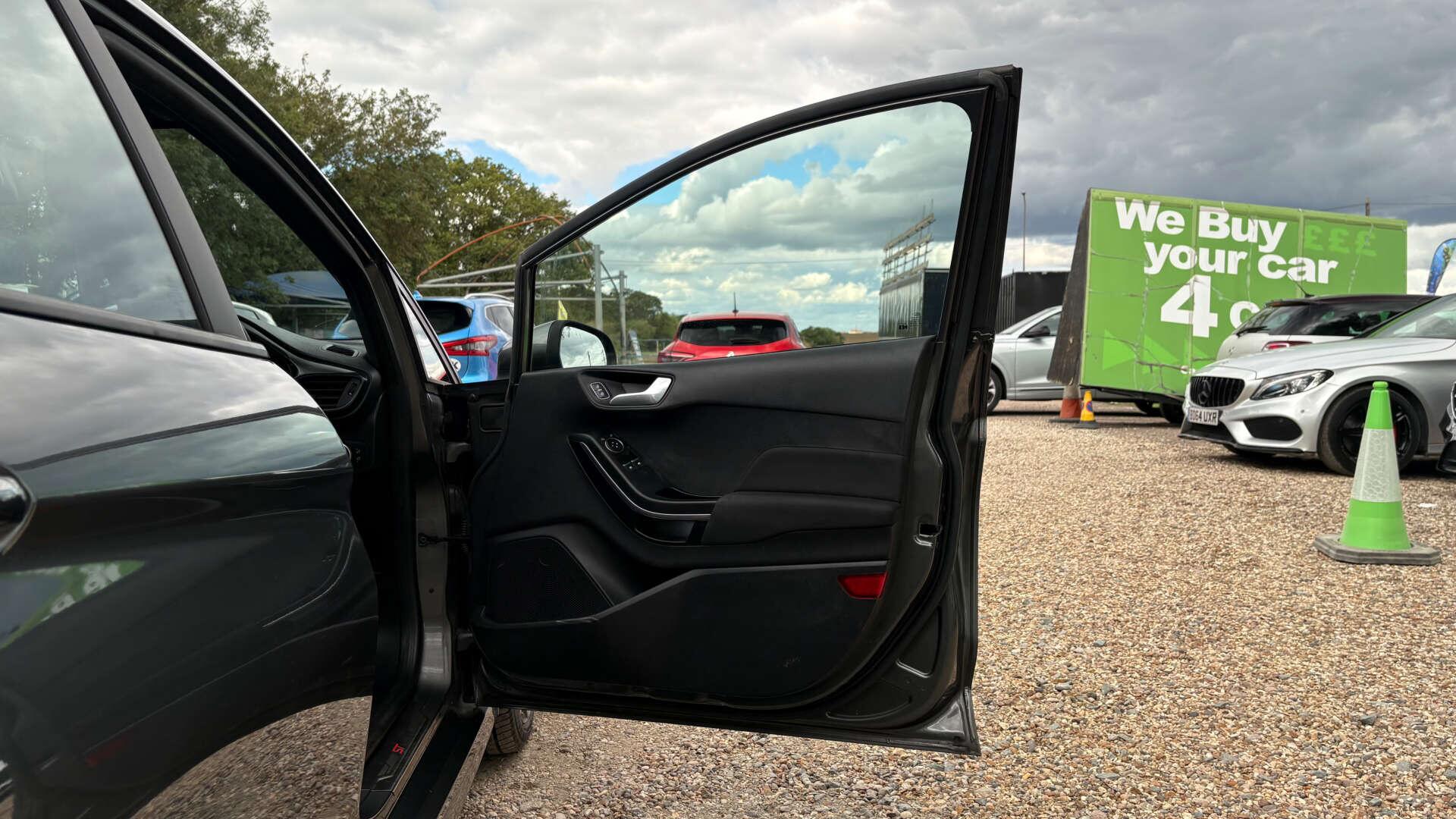 Ford Fiesta view 43