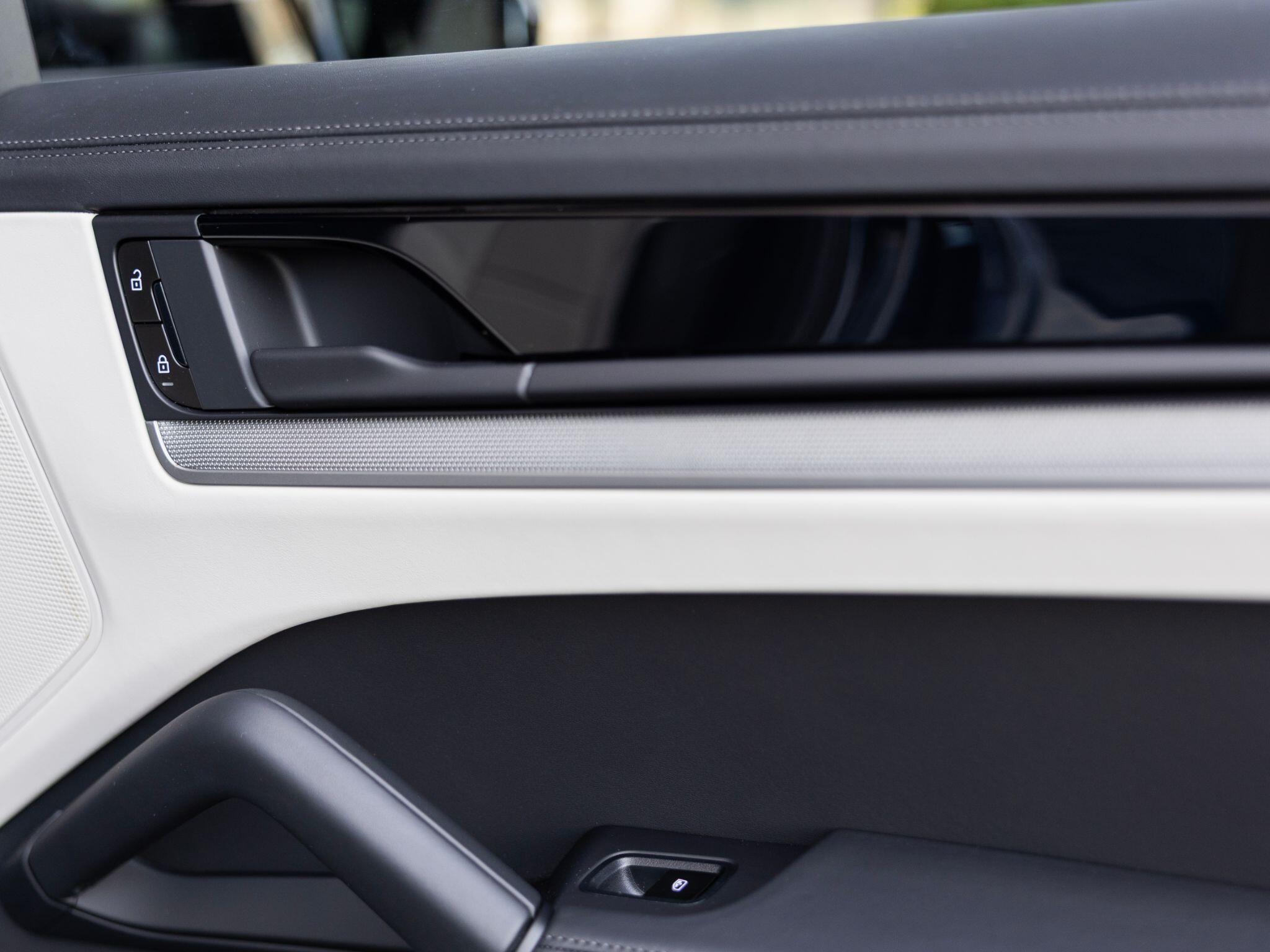 Porsche Cayenne view 42