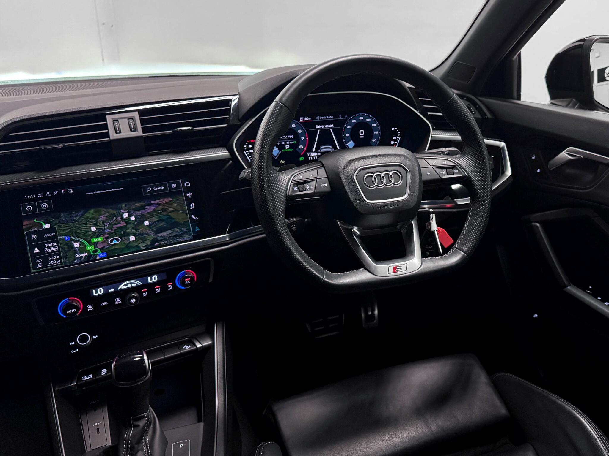 Audi Q3 view 16
