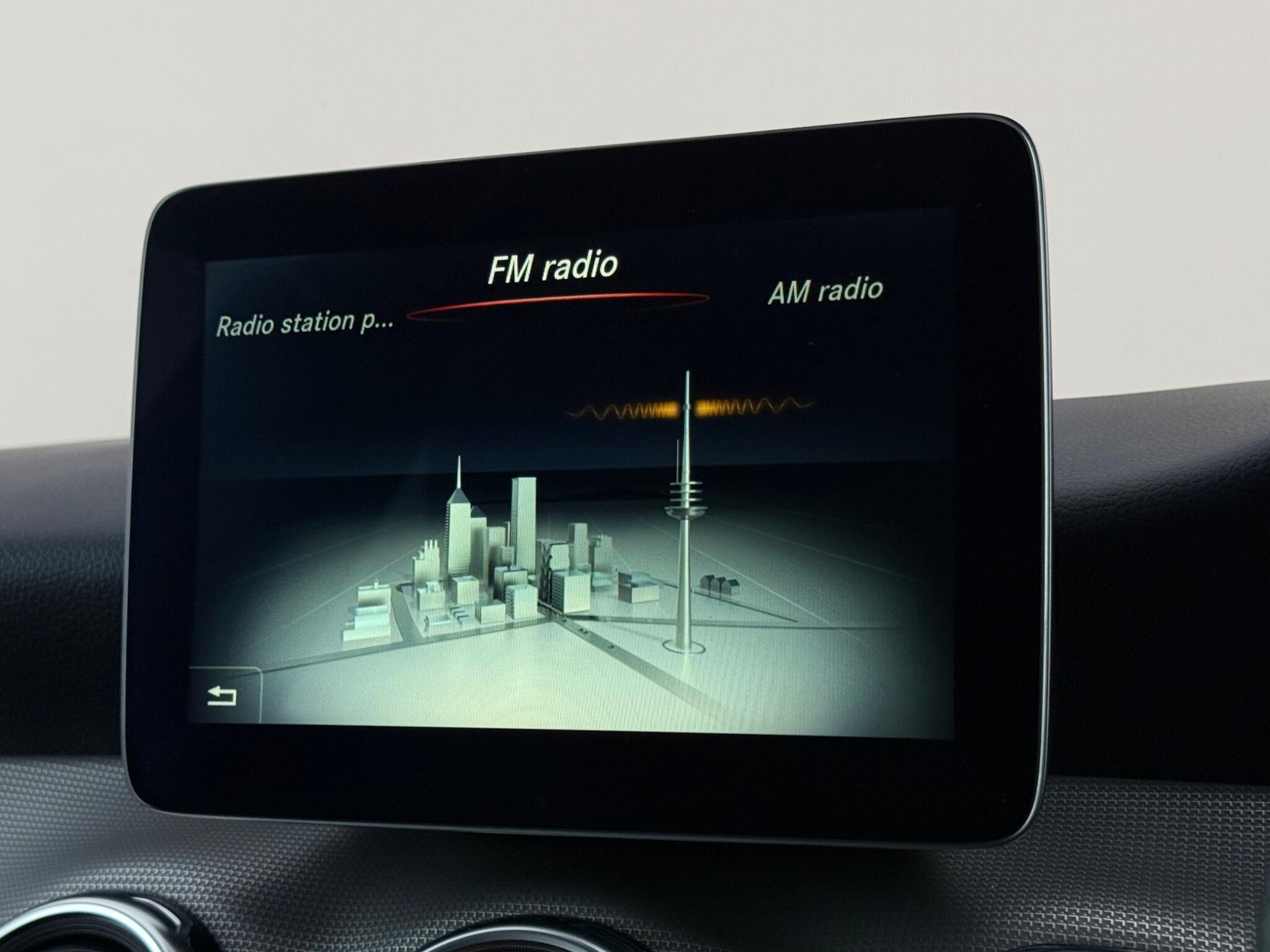Mercedes-Benz Gla view 27