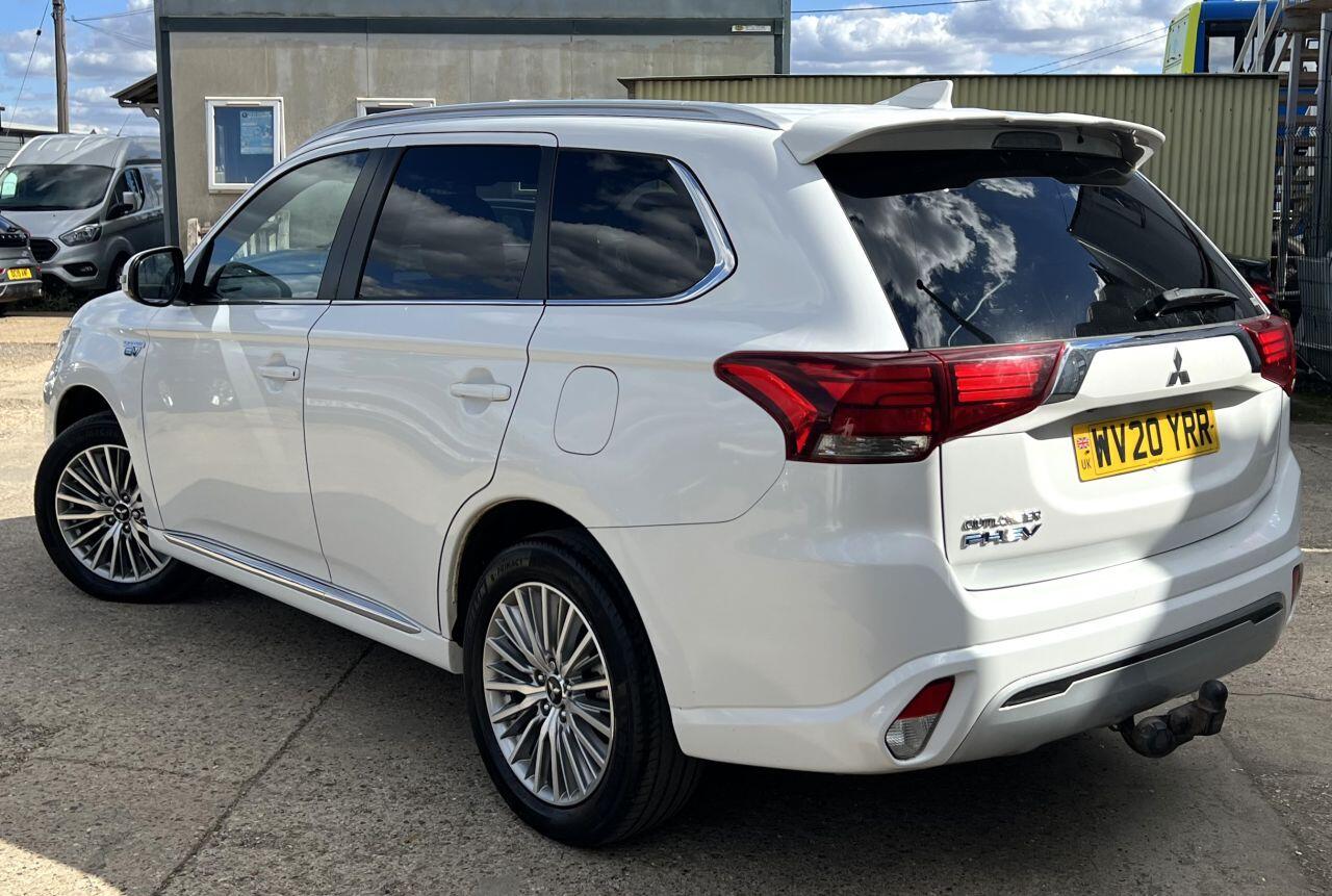 Mitsubishi Outlander view 4