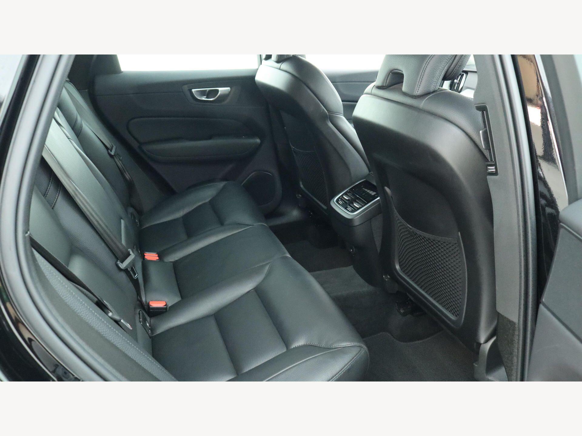Volvo XC60 view 9
