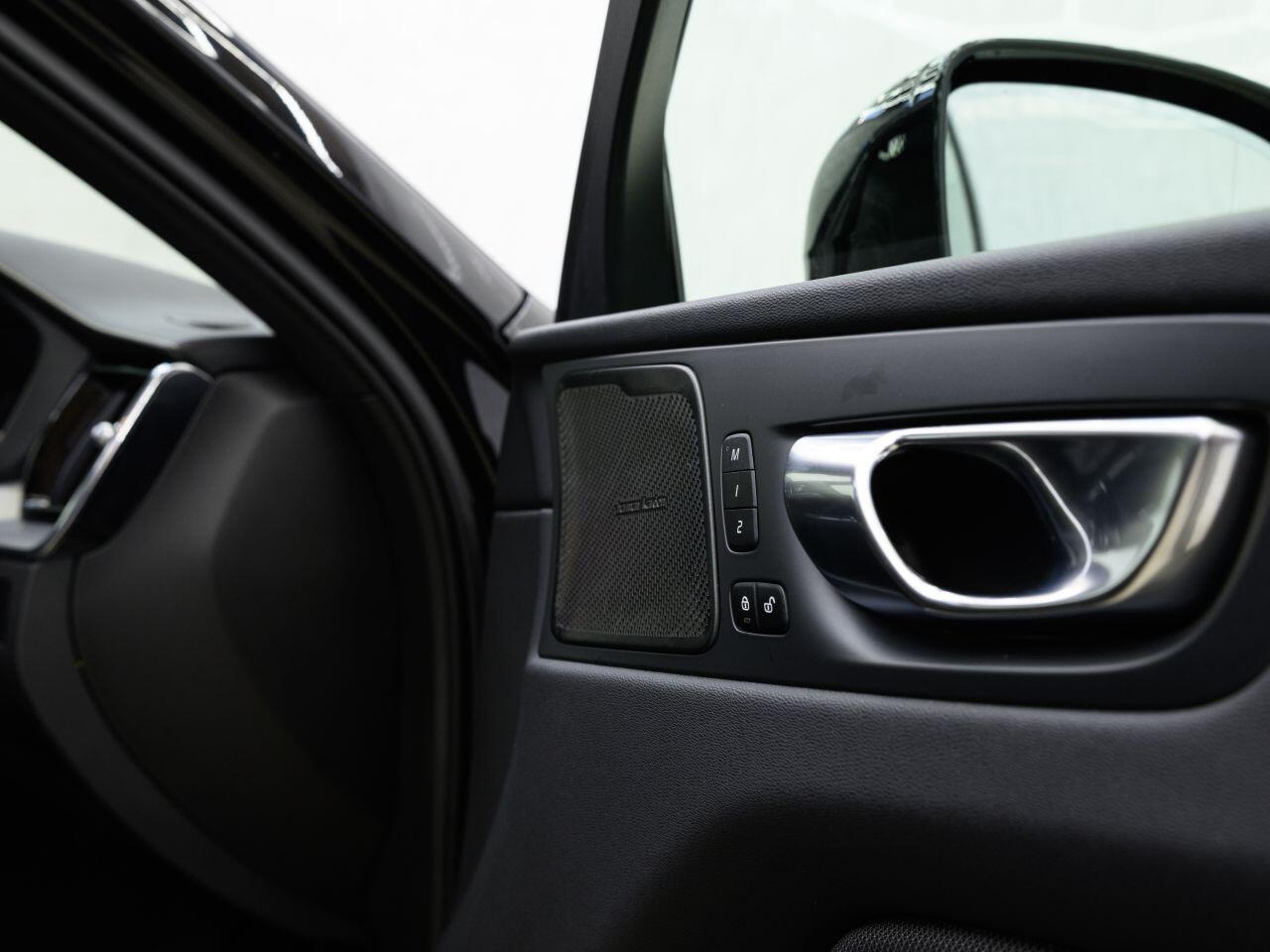 Volvo XC60 view 15