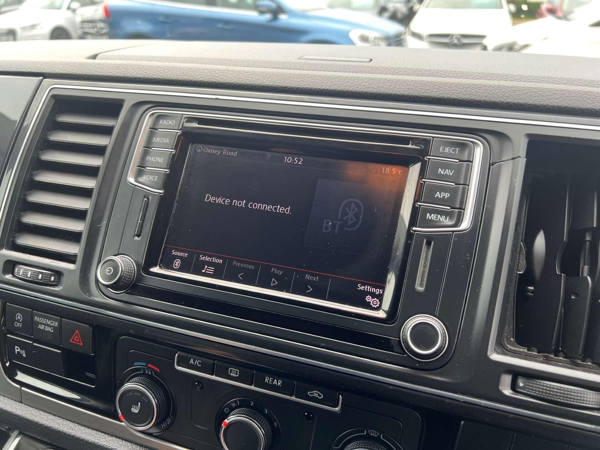 Volkswagen Caravelle view 23