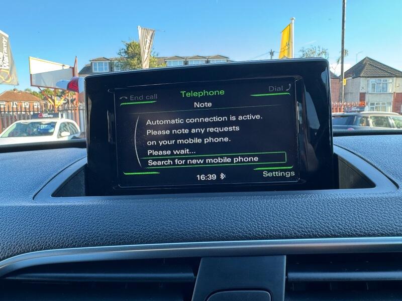 Audi Q3 view 25