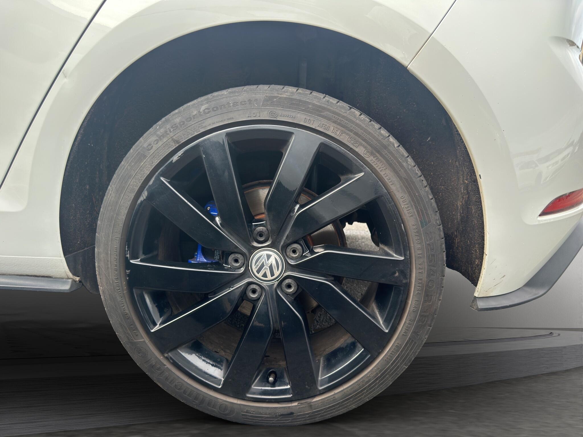 Volkswagen Golf view 24
