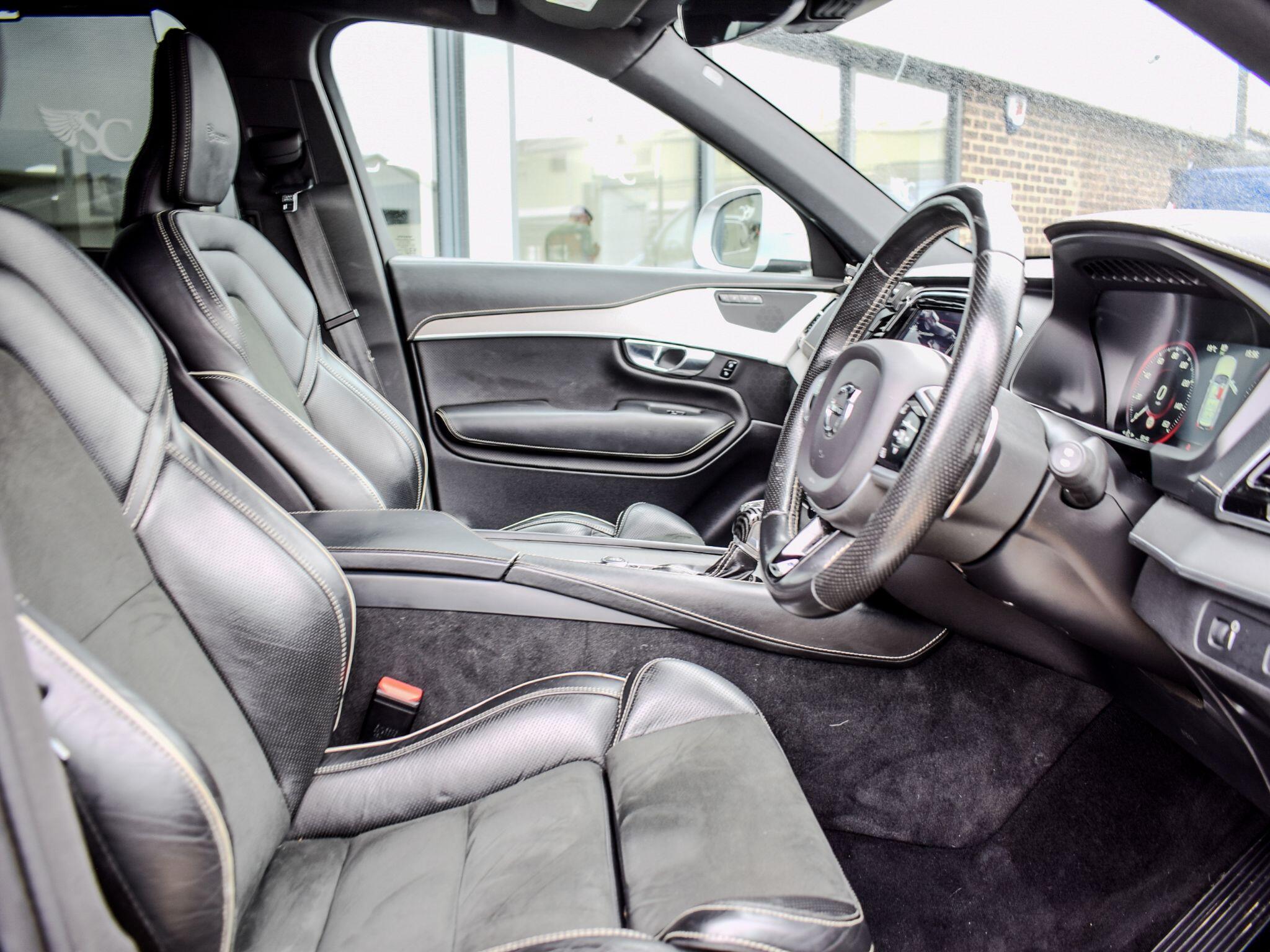 Volvo XC90 view 10