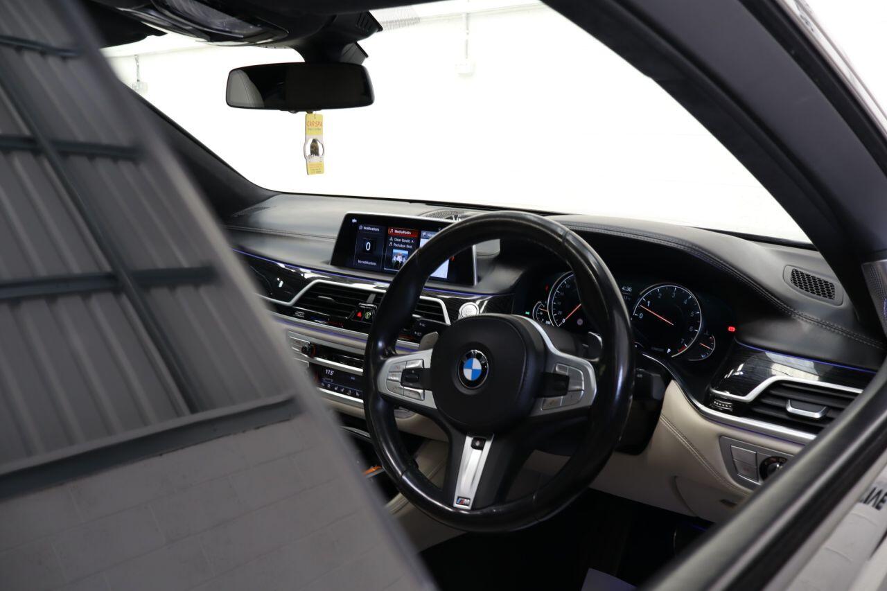 BMW 7 Series view 36