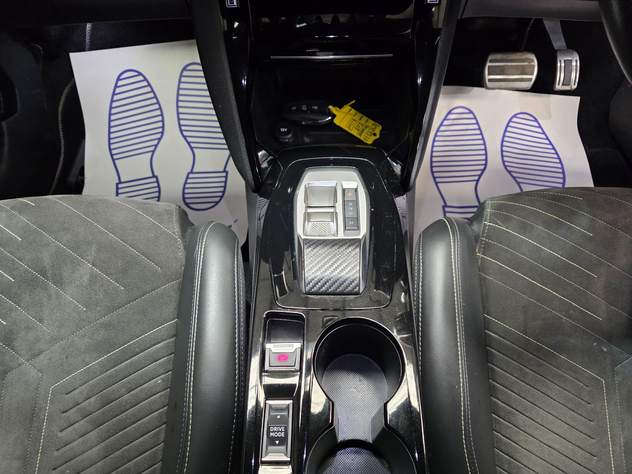 Peugeot 208 view 10