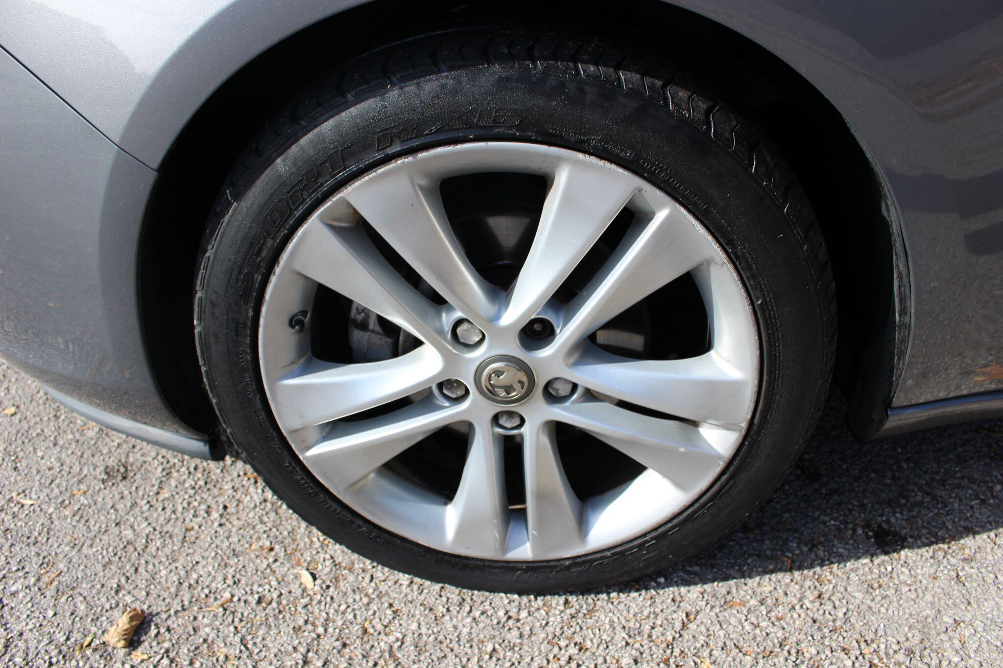 Vauxhall Zafira Tourer view 9