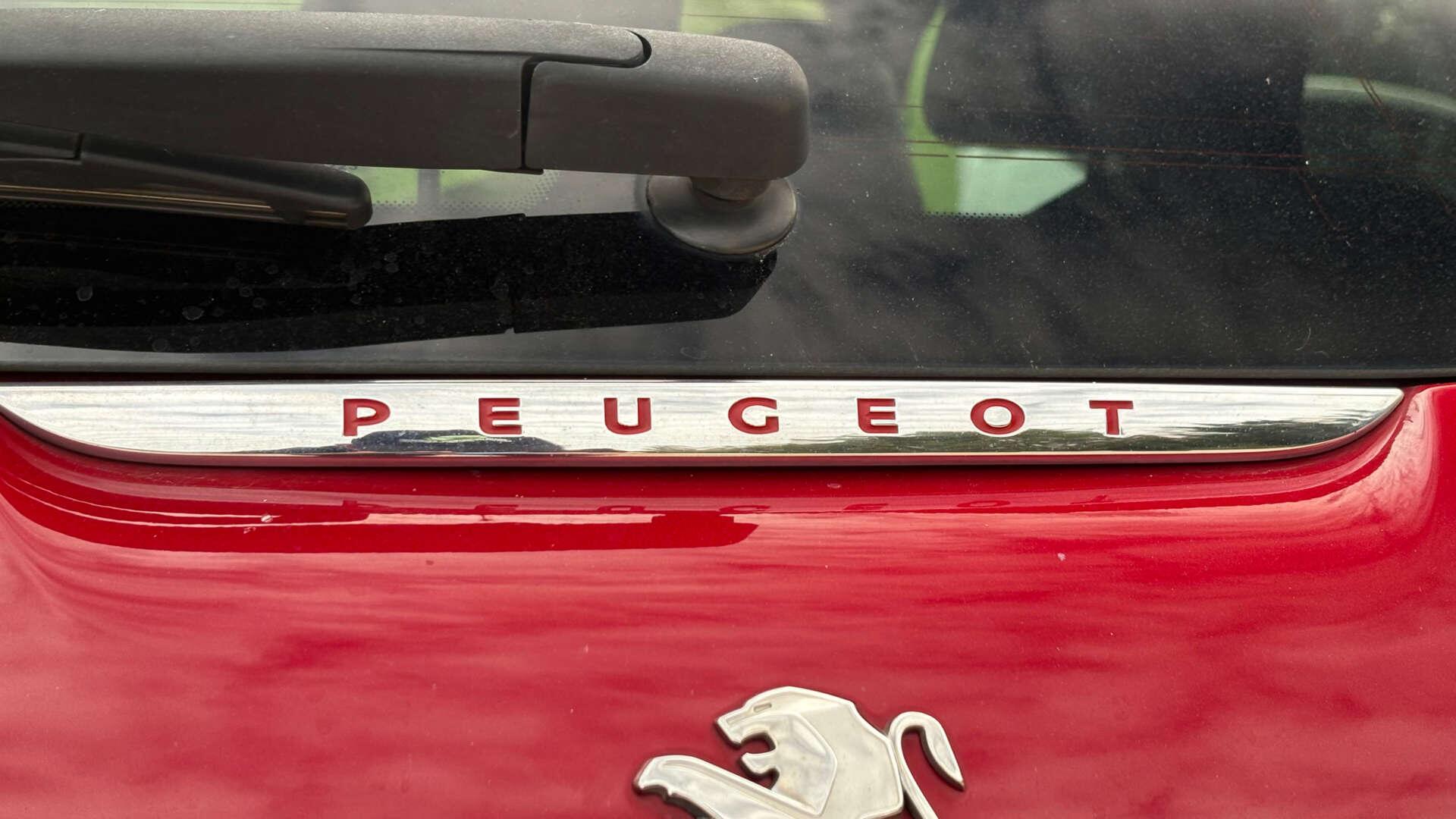Peugeot 208 view 40