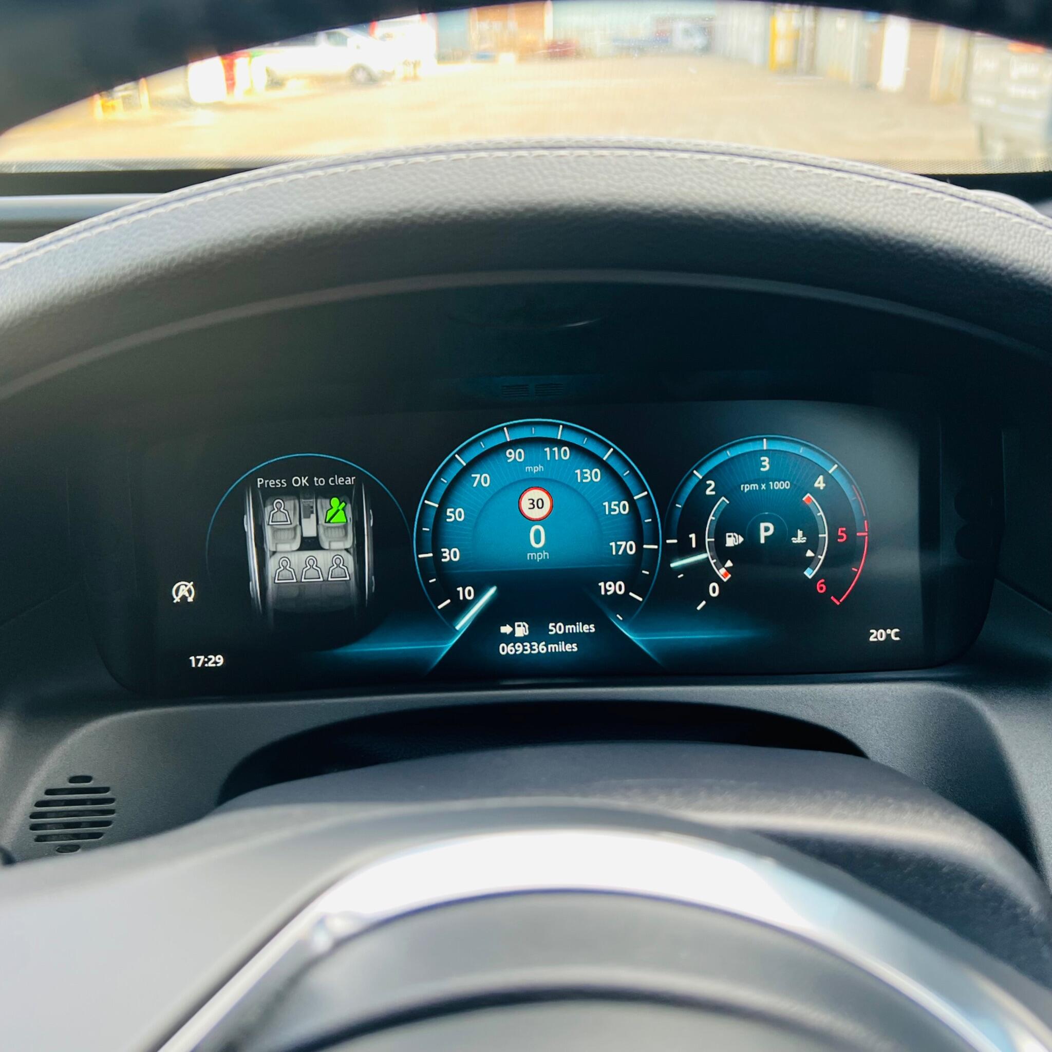 Jaguar XF view 13
