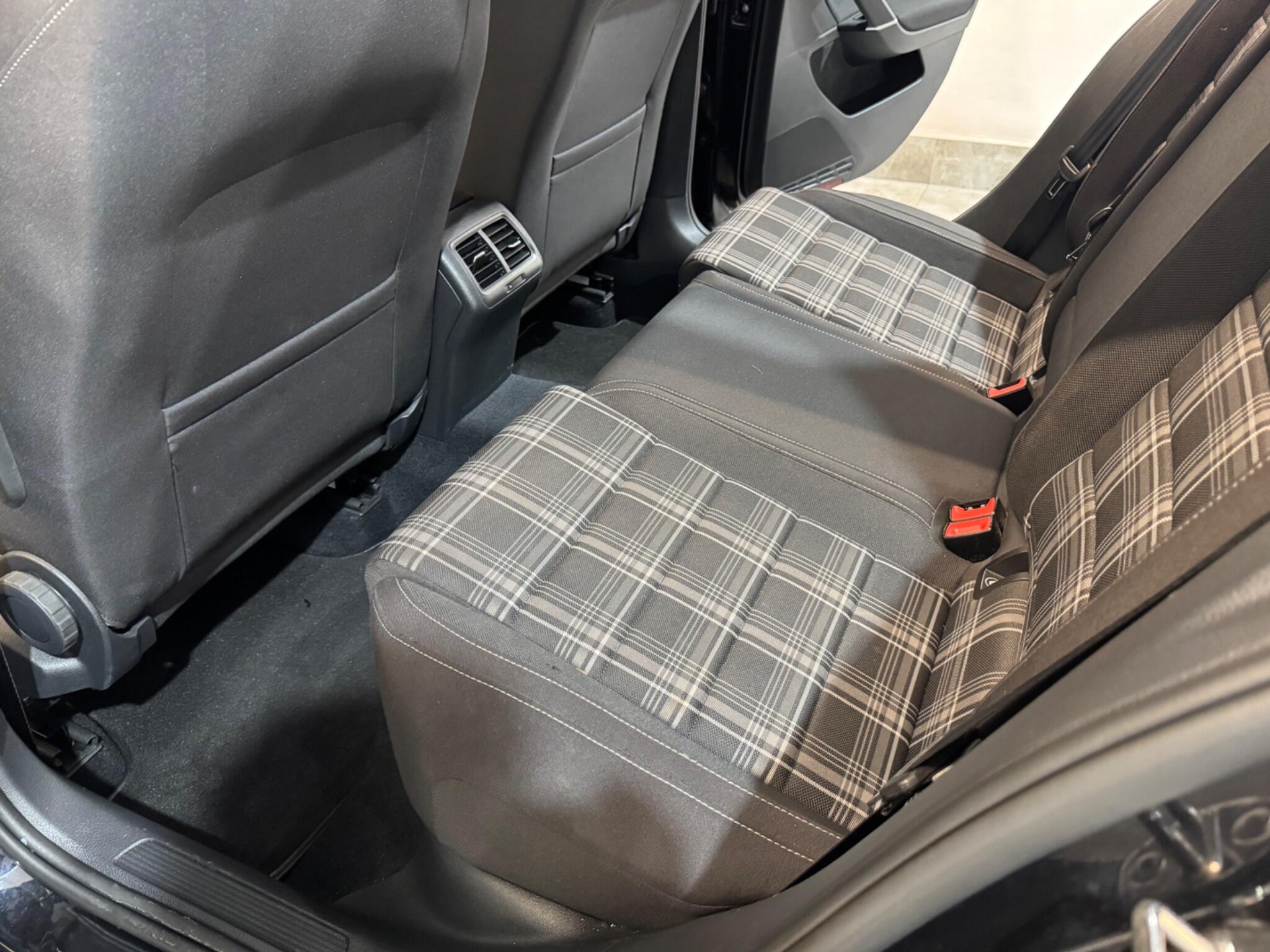 Volkswagen Golf view 60
