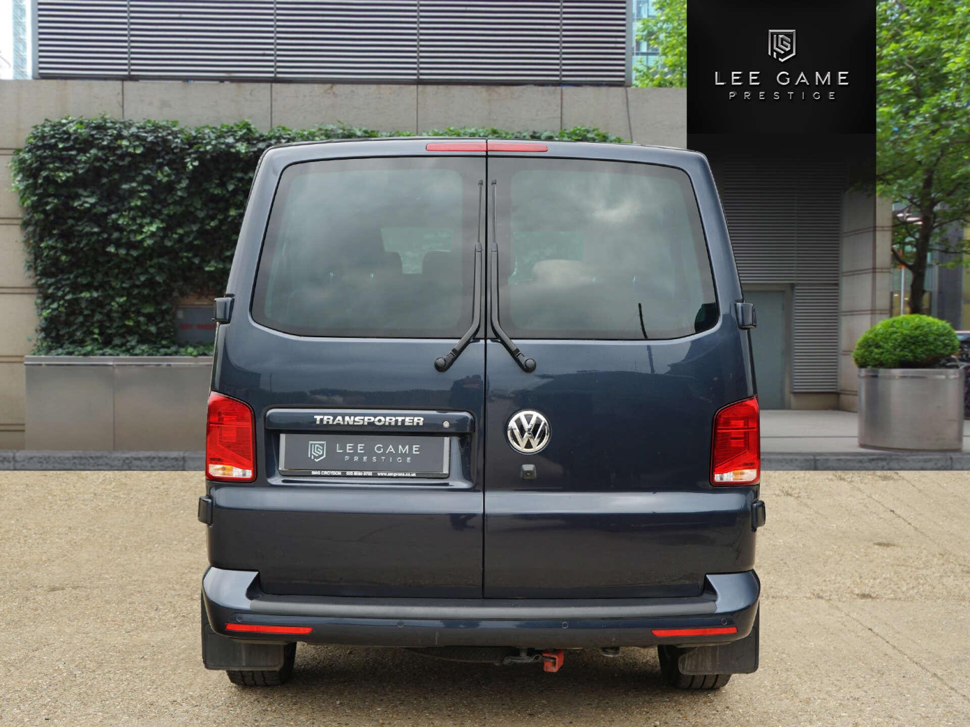 Volkswagen Transporter view 5