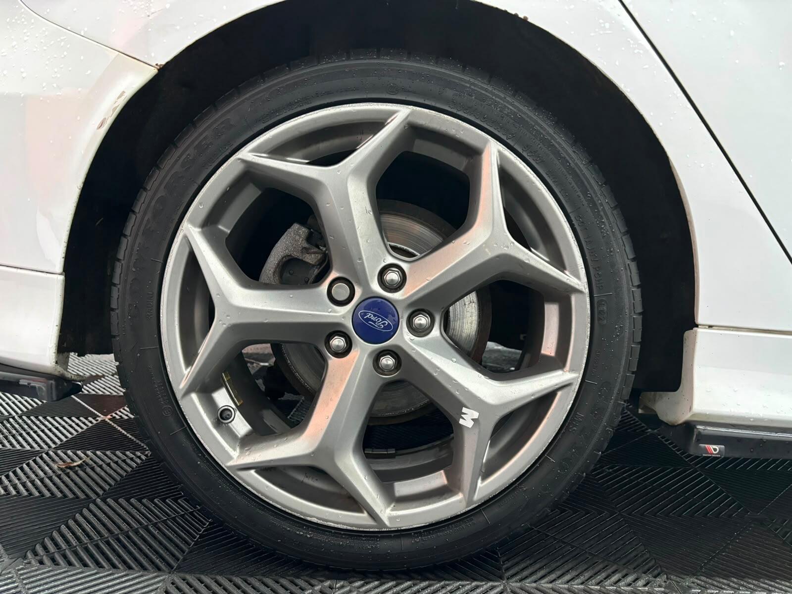 Ford Focus view 33