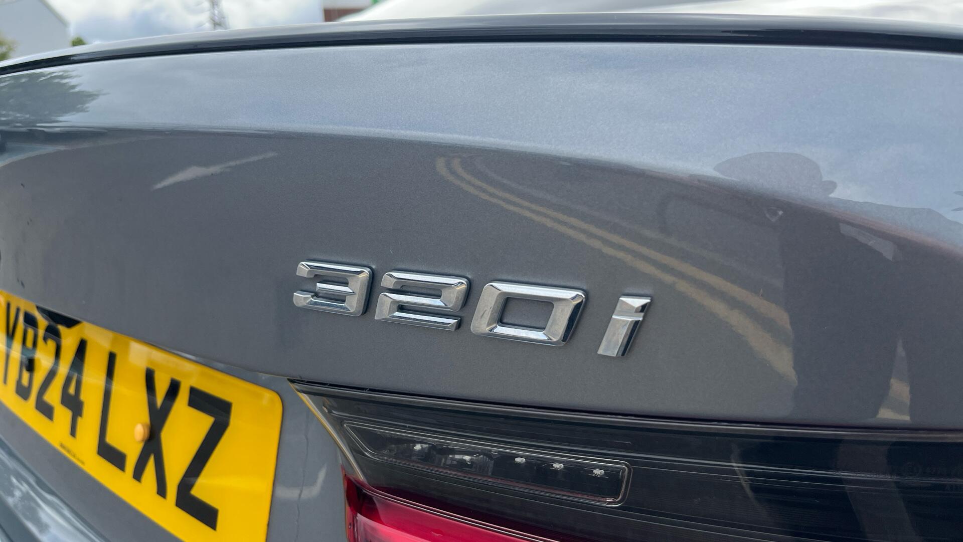 BMW 3 Series view 30