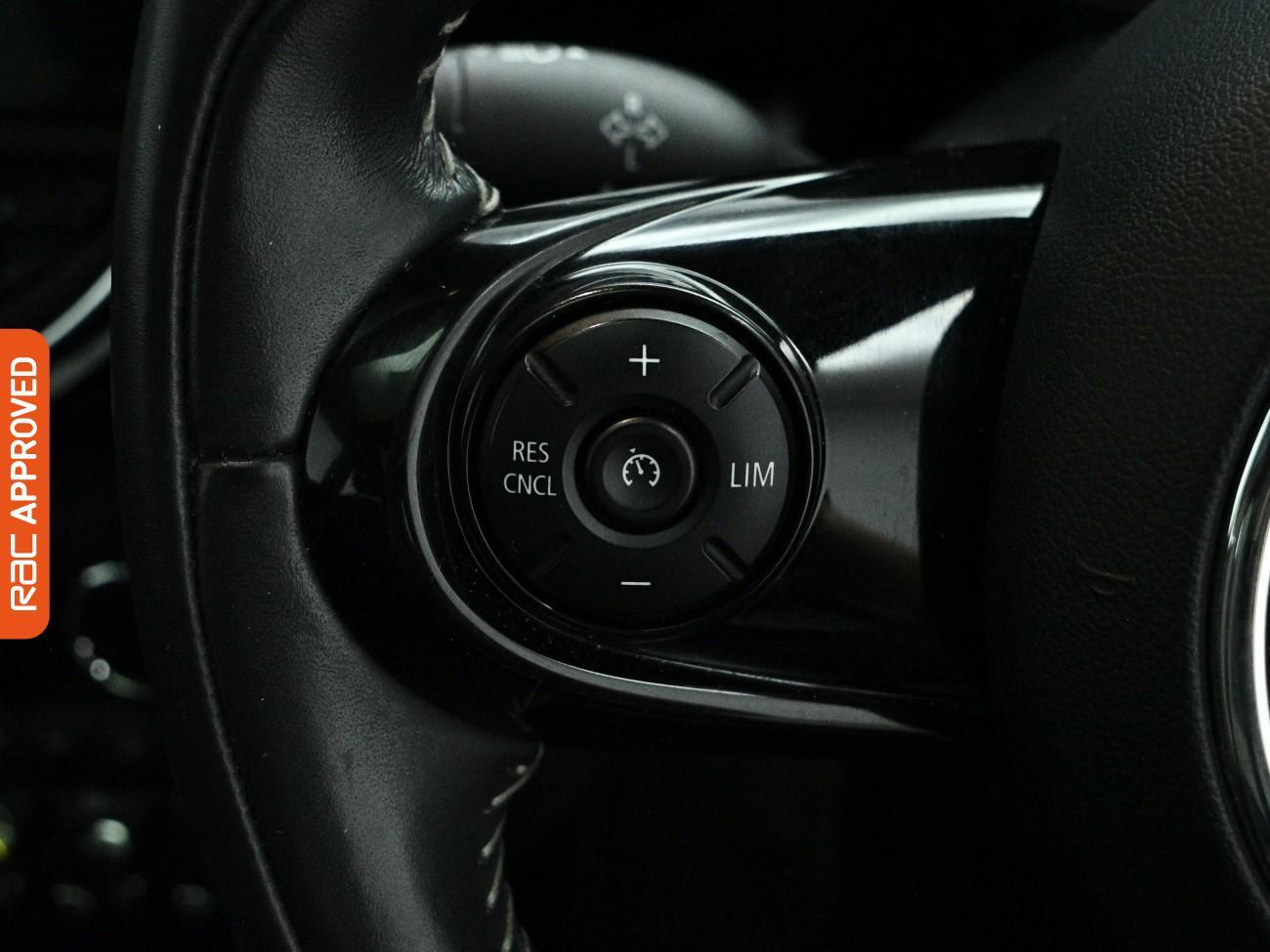 Mini Hatch view 24