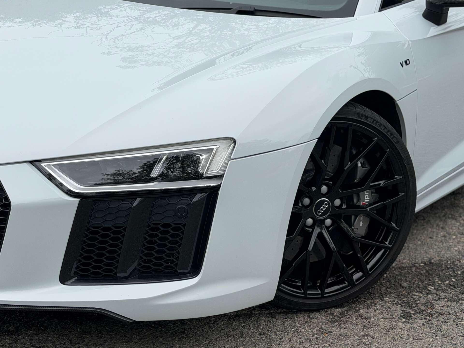 Audi R8 view 13