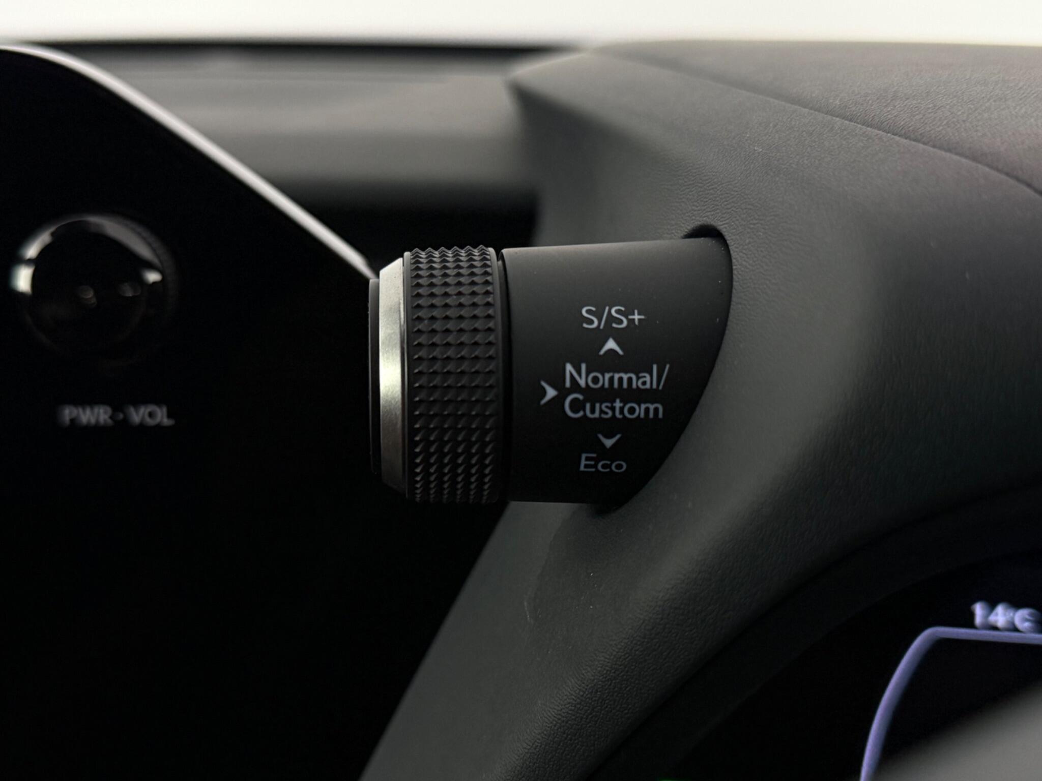 Lexus Ux view 18