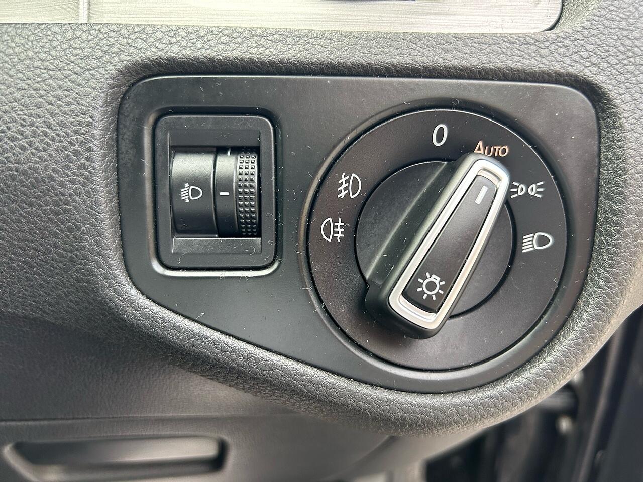 Volkswagen Golf view 18