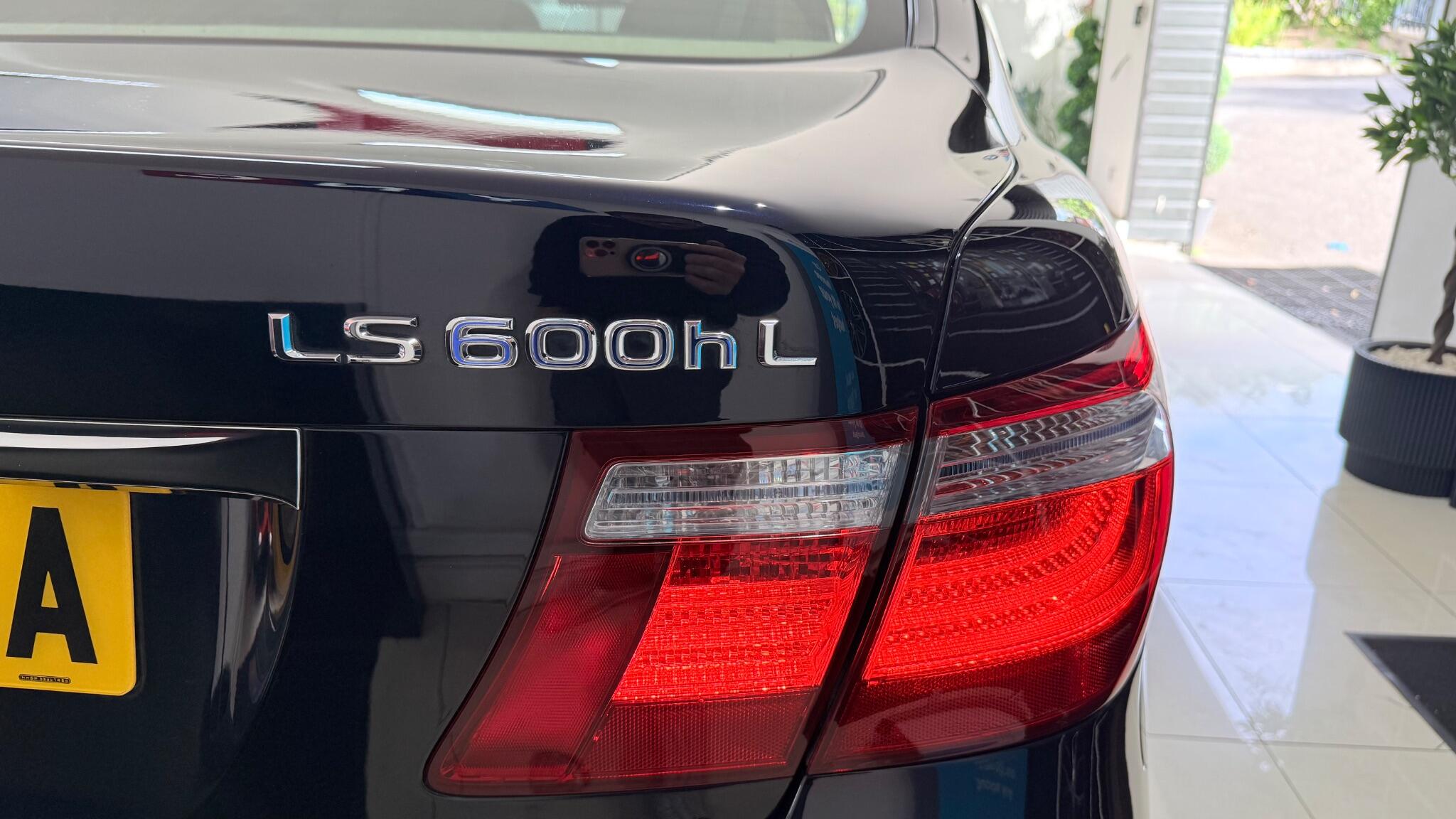 Lexus LS view 23