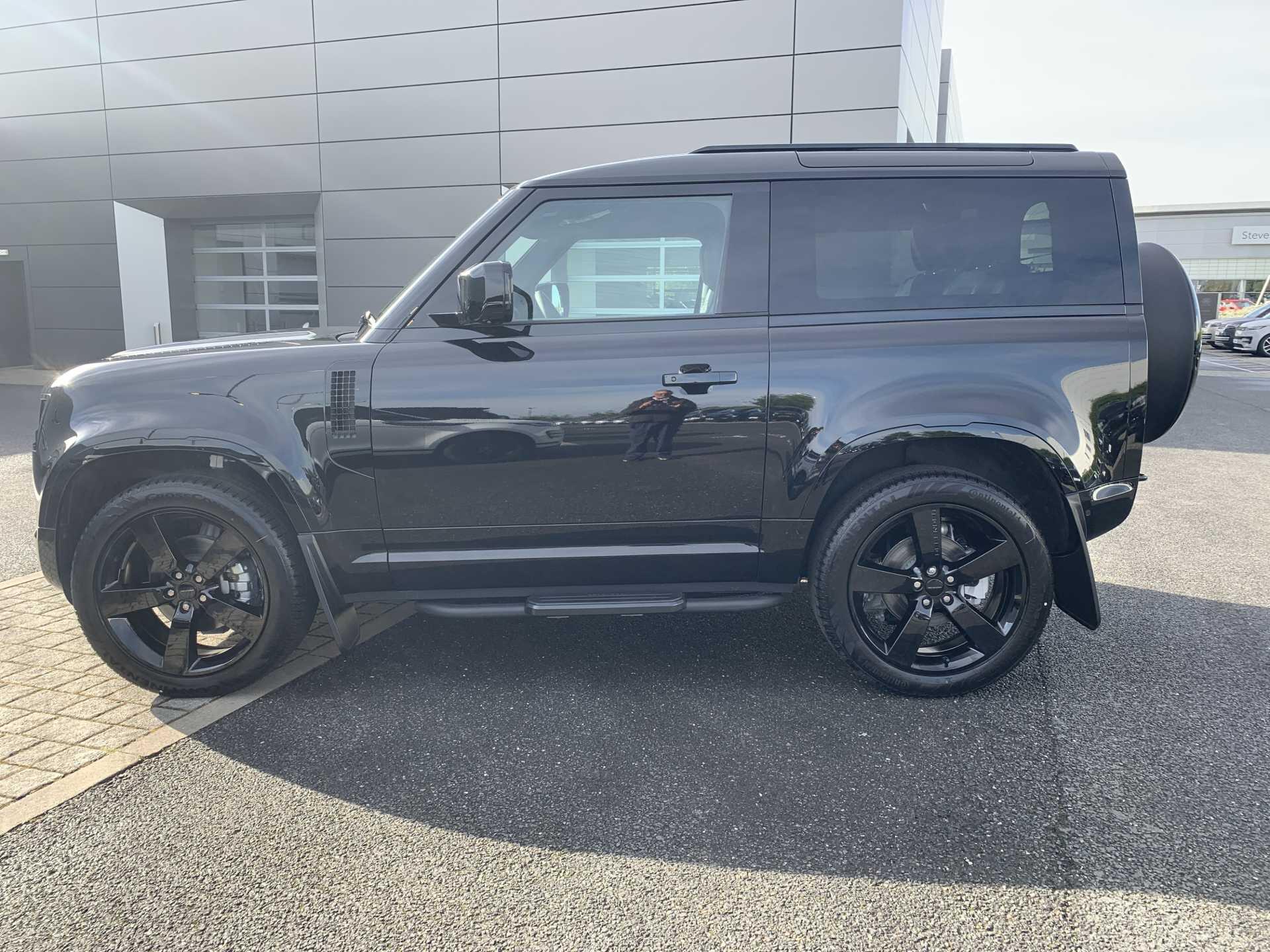 Land Rover Defender view 28