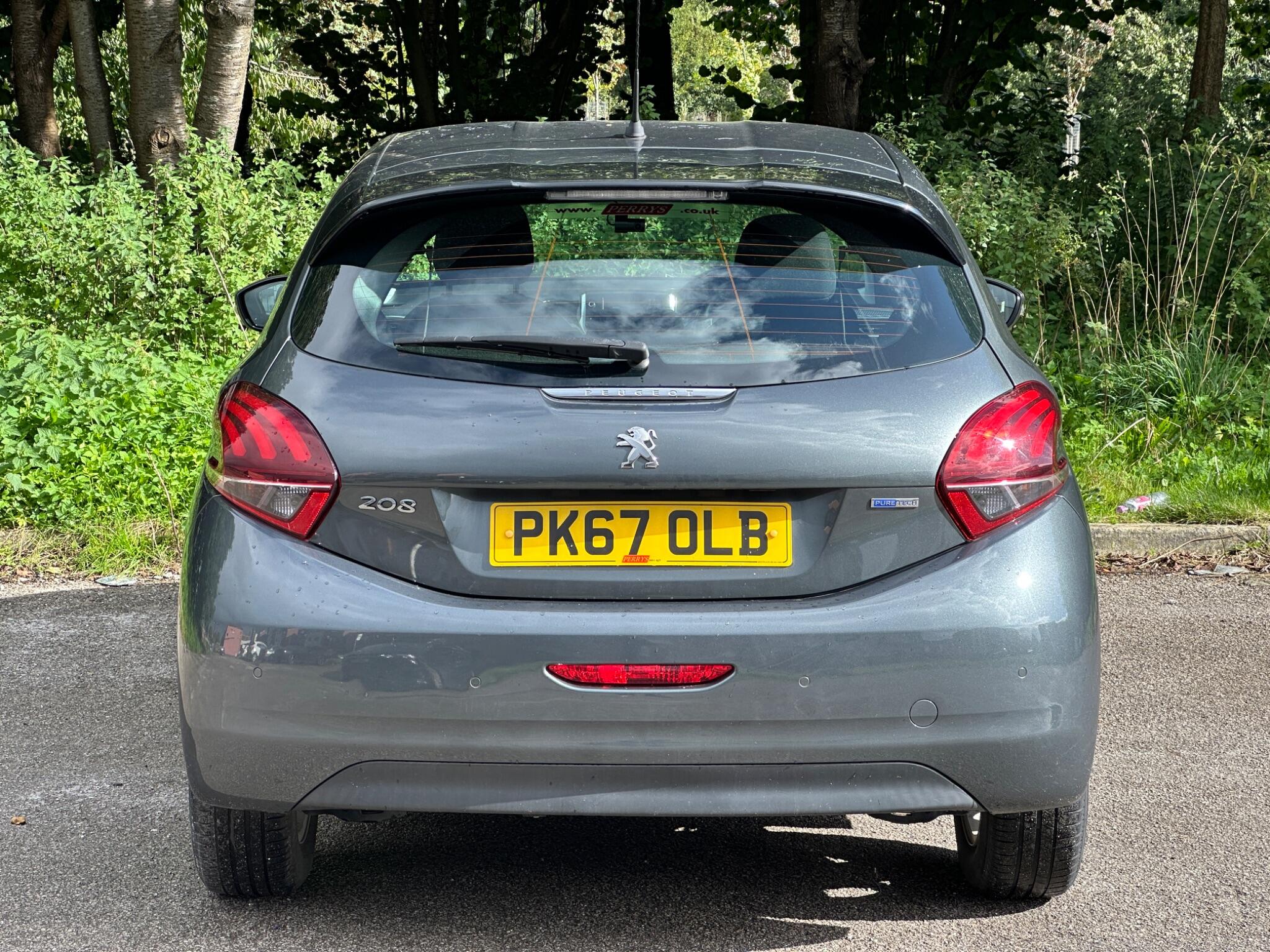 Peugeot 208 view 8