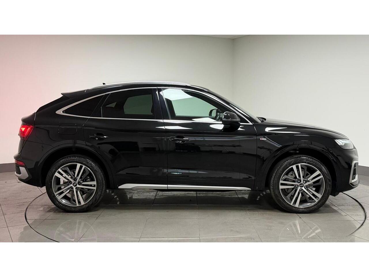 Audi Q5 view 10