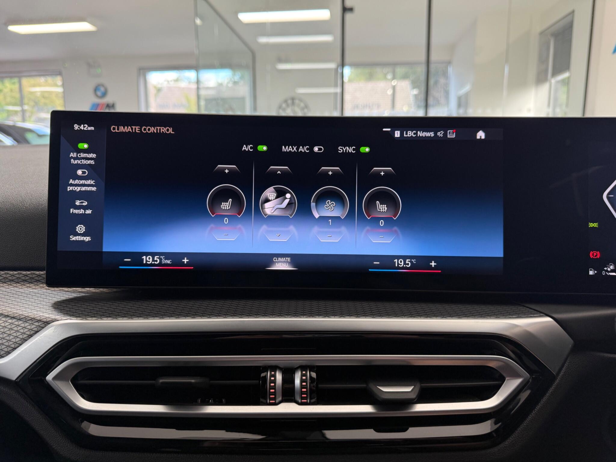 BMW 3 Series view 20