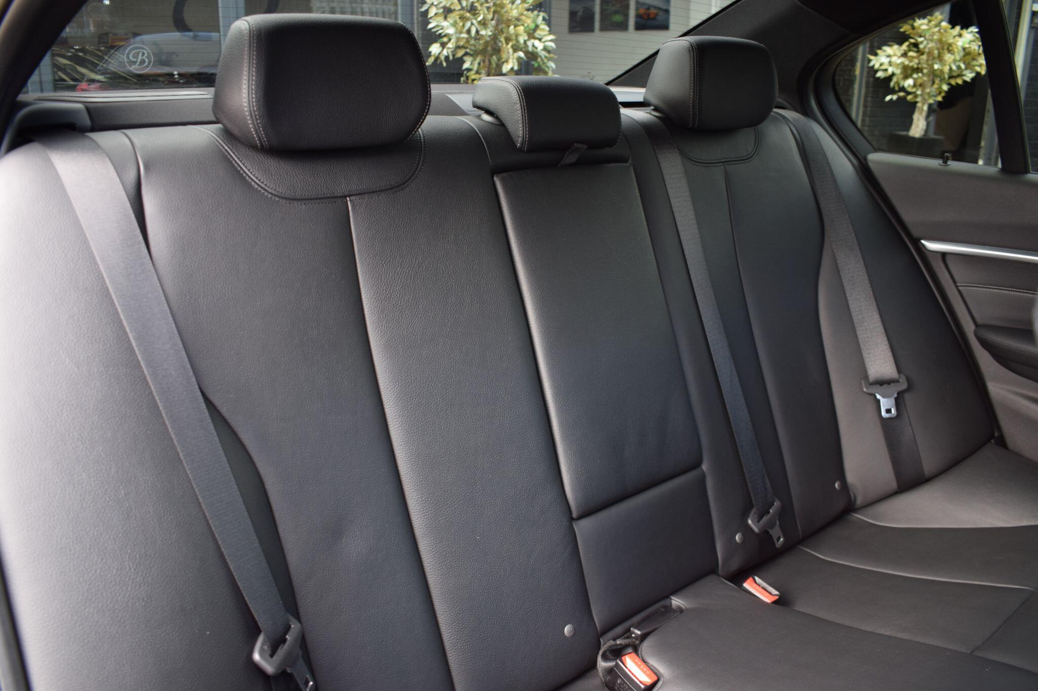 BMW 3 Series view 26