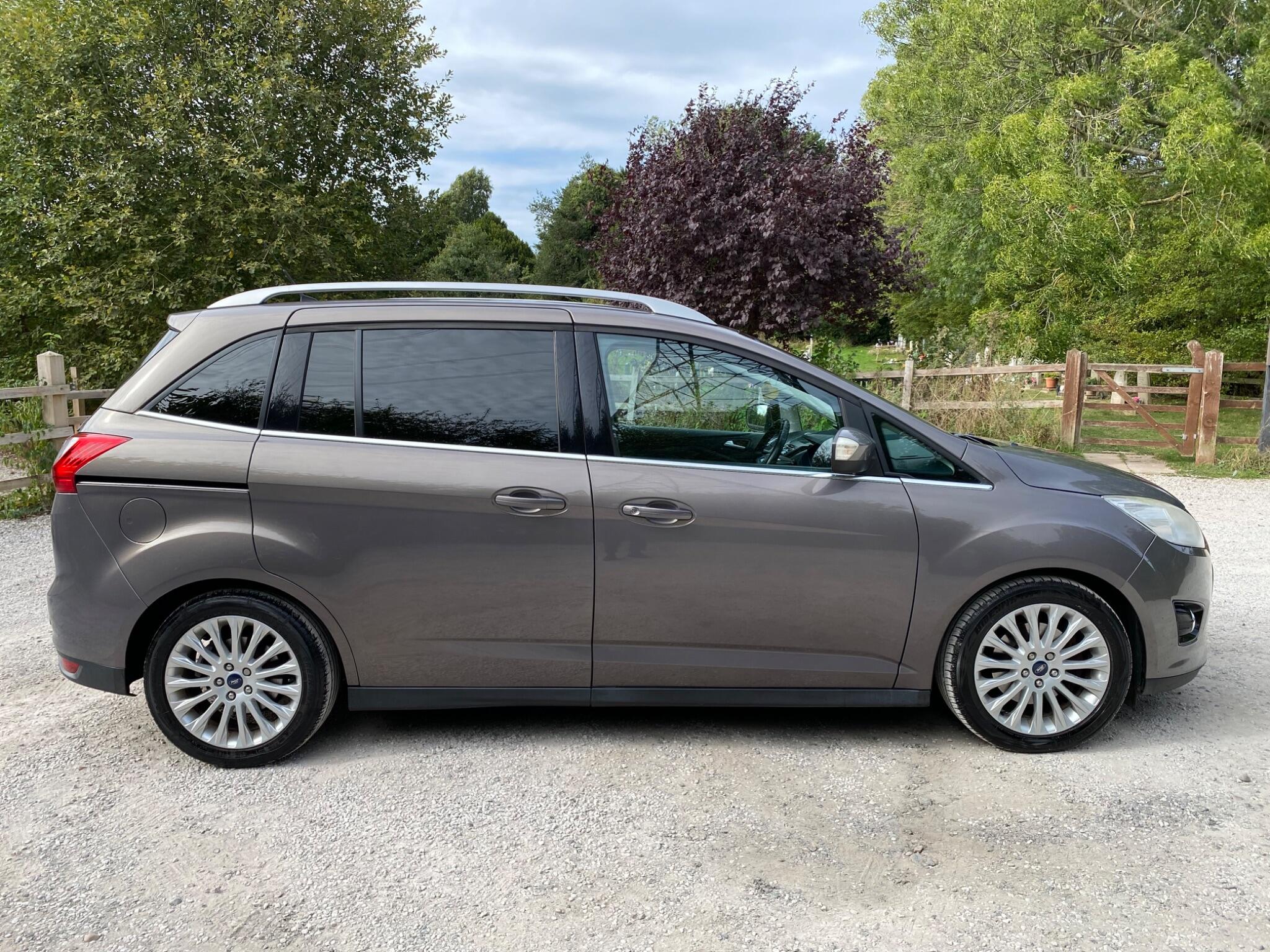 Ford Grand C-Max view 8
