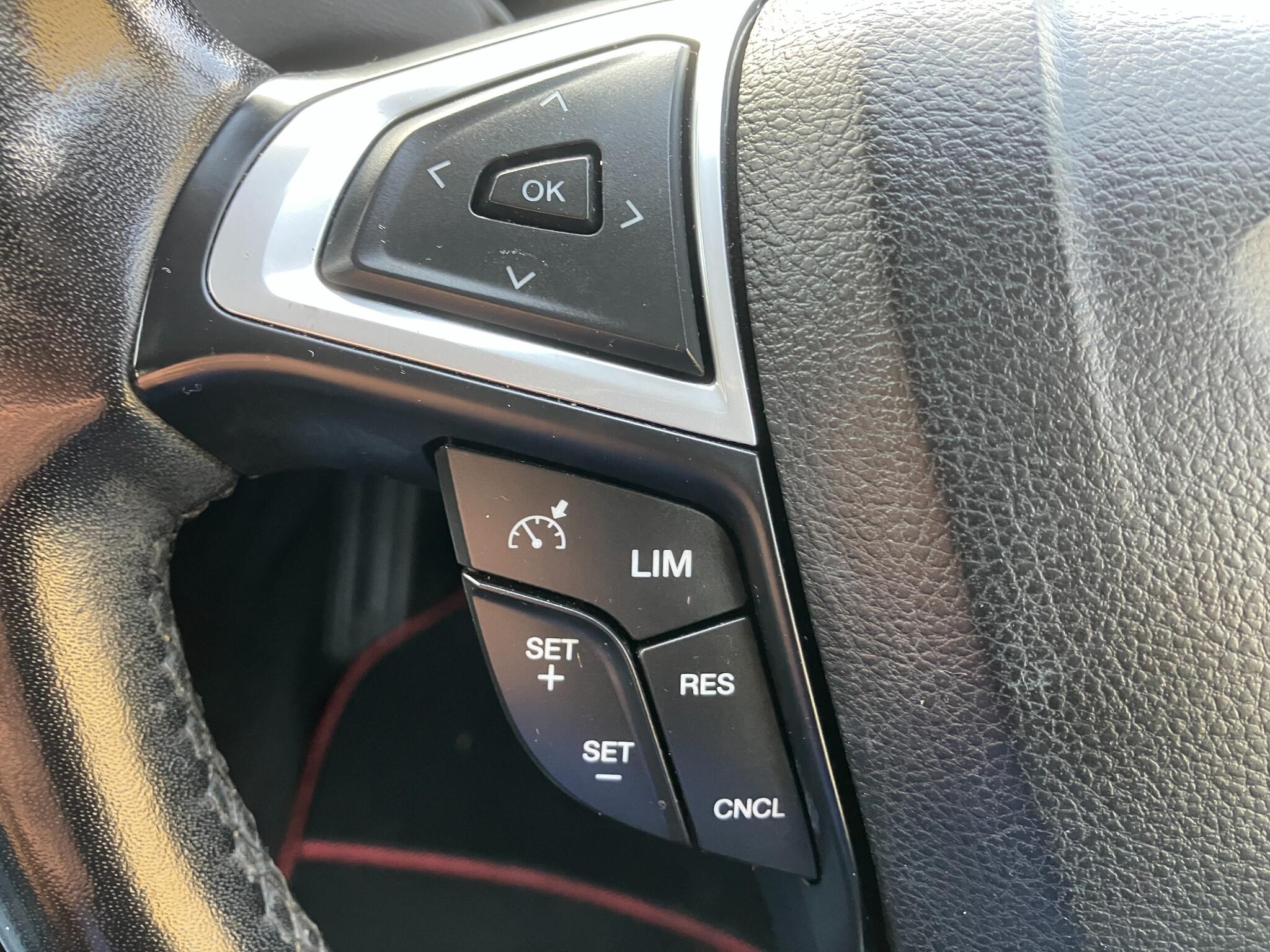 Ford Mondeo view 19