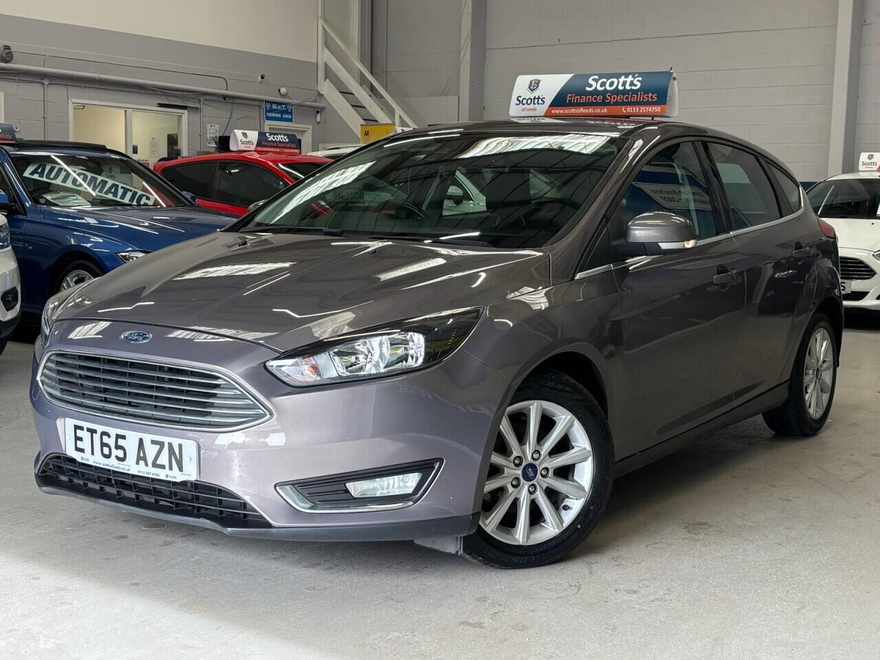 Ford Focus view 3