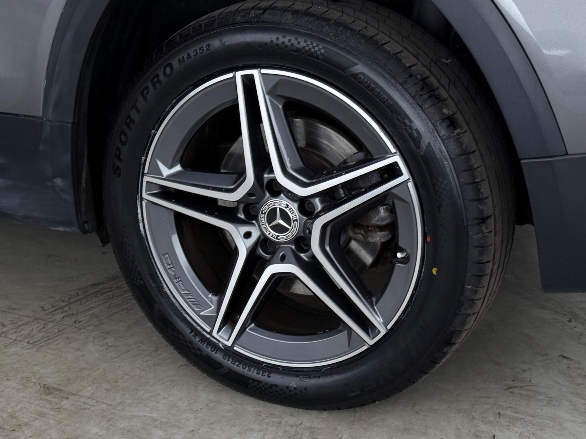 Mercedes-Benz GLB view 9